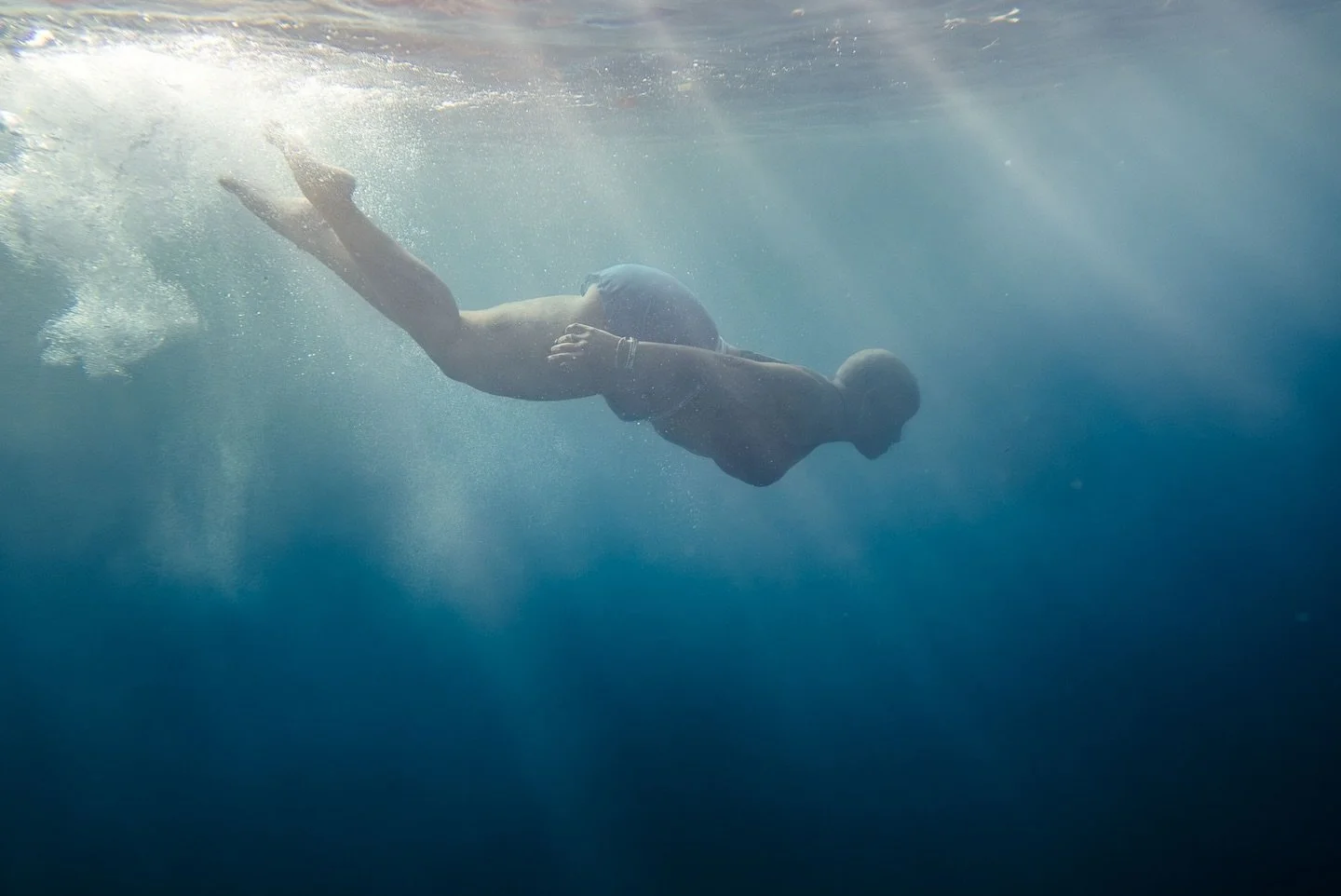 My friend is a beautiful soul and a mermaid ✨🤩🧜&zwj;♀️
.
.
.
.
.
.
#vanuatumoments #underwaterphotoshoot #underwater #underwaterphotography #aquatech #honeymoonbeach 
 #UnderwaterMagic #cameramama #runwildmychils