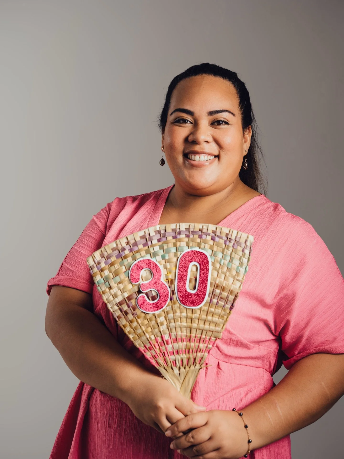 A special birthday session for this queen turning 30 today ✨🫶🎁🎈so gorgeous so fierce 🥰✨Happy 30 and may you have the best day with your pikininis✨🥹
.
#vanuatu #vanuatumoments #vanuatuphotography #vanuatustudiophotography #vanuatuphotographer