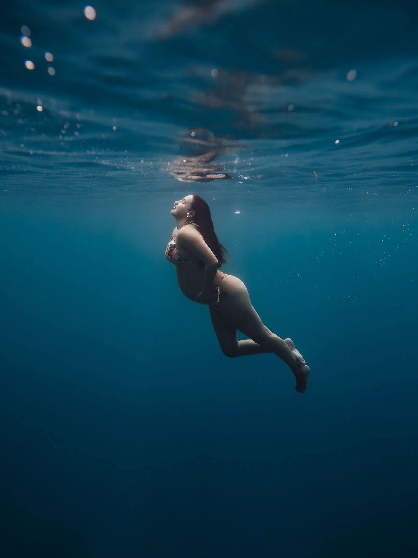 This gorgeous mama is a real-life mermaid 🤩🧜&zwj;♀️
Can&rsquo;t wait to meet baby mermaid 🥹✨
.
📸 @aquatech_imagingsolutions @sonyaustralia