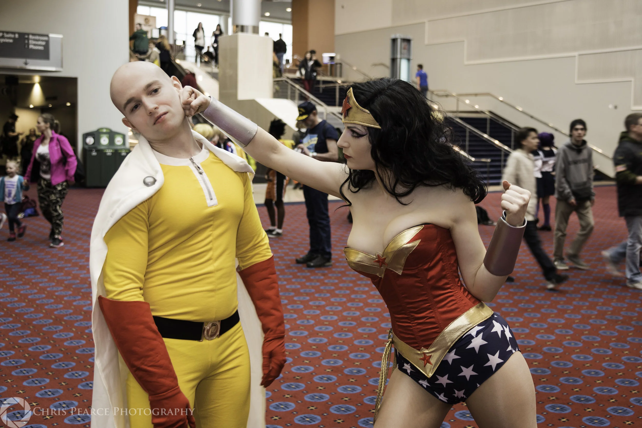 Saitama vs Wonderwoman