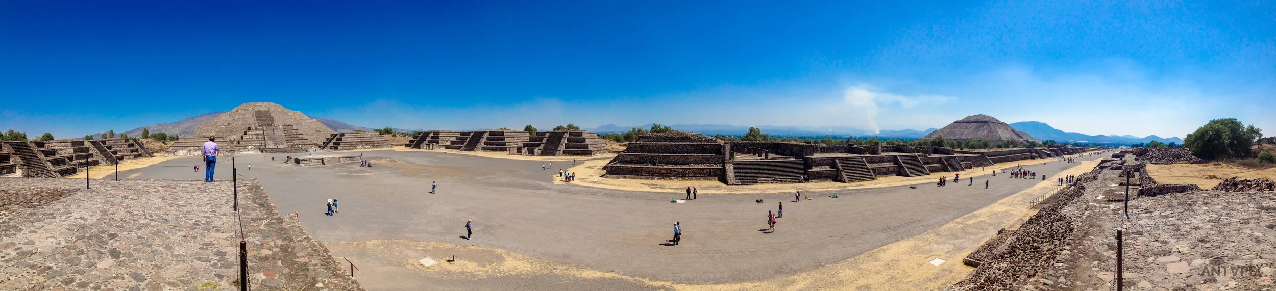 Between the Pyramid of the Moon (left) and the Pyramid of the Sun (right)