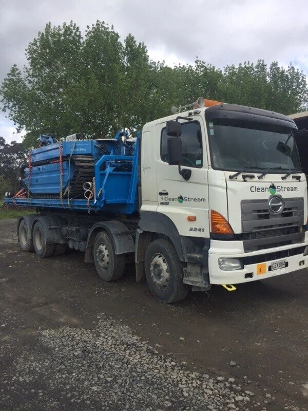 Hooktruck Amphiking.jpg