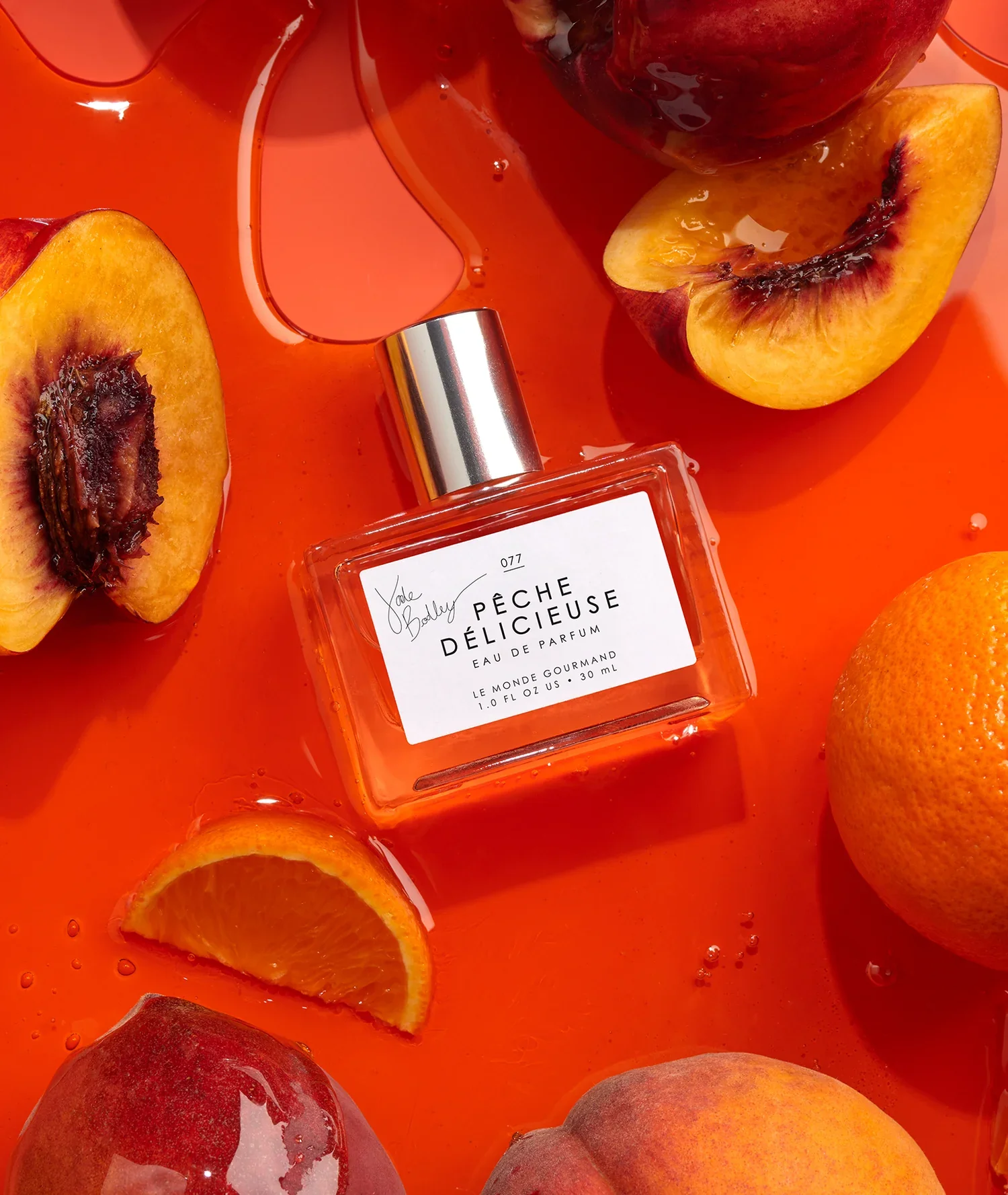 le-monde-gourmand-shopify-pdp-gallery-eau-de-parfum-peche-delicieuse-stylized-still-life-image-desktop-1540x1824.webp