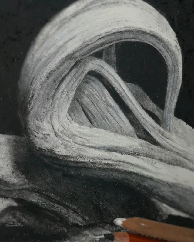 WIP

Taking a rest (for my eyes) after working several hours on my digital paintings.

I love digital painting, but 
sometimes It is very nice to remember  how much I enjoy drawing, on paper, with real pencils.

#charcoal #general's #4B #break #drawi