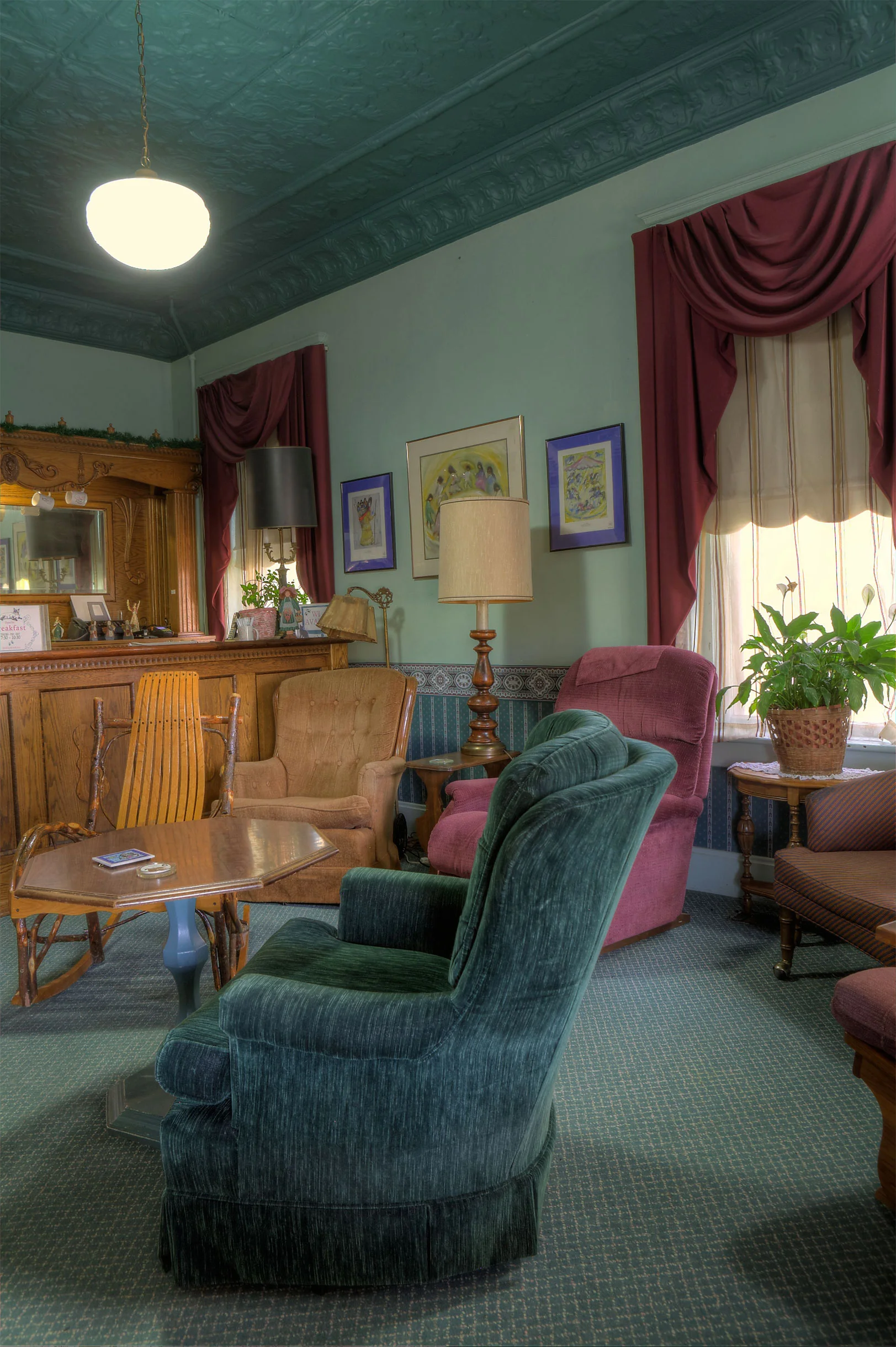 Lounge3.jpg