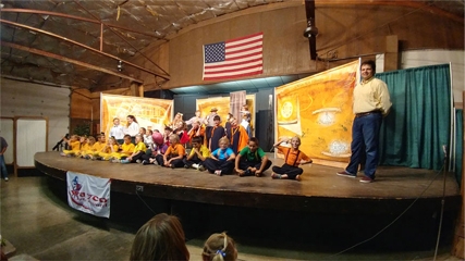 David with the entire cast of The Wizard of Oz!