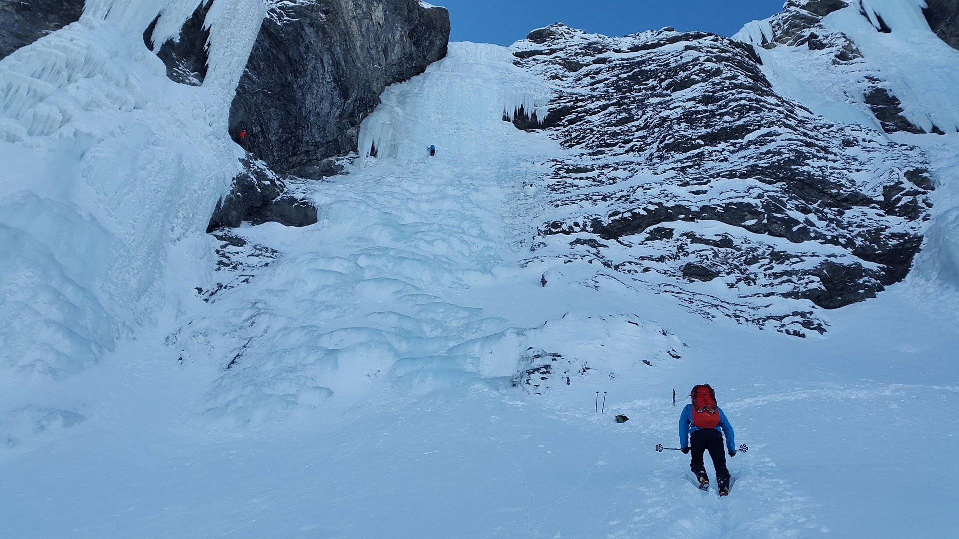 IAG_IceClimbing4.jpg