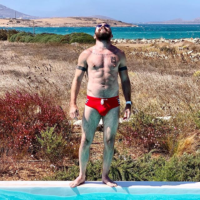 Happiness at the end of summer ☀️🇬🇷
.
.
.
.
.
#beard #instabeard #instamuscle #beardsandtatts #holiday #vacation #pride #mediterranean #muscle #bodypositive #lovelife #summer #greece #greekislands #paros