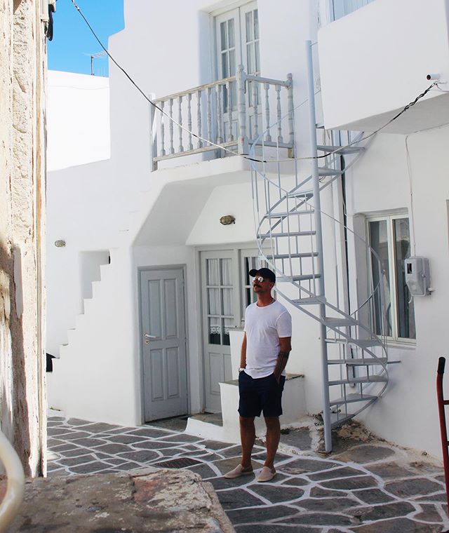 Paros vibes part III 🇬🇷
.
.
.
.
.
#view #sky #sunset #color #holiday #vacation #mediterranean #lovelife #harbour #sea #summer #greece #greekislands #paros #husband #lfc