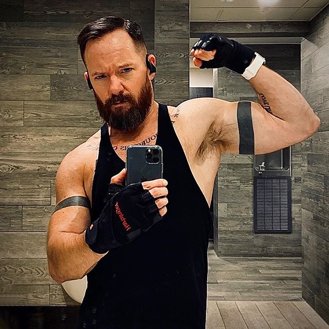 TGIFlexFriday 💪🏻
-
-
-
-
-
#beard #beards #instabeard #instamuscle #fitness #fit #beardsandtatts #beardsandtattoos #tattoo #armbands #lean #cut #cutting #flexfriday #strong #workout #nopainnogain #muscle #vascular #health #bodypositive #bicep