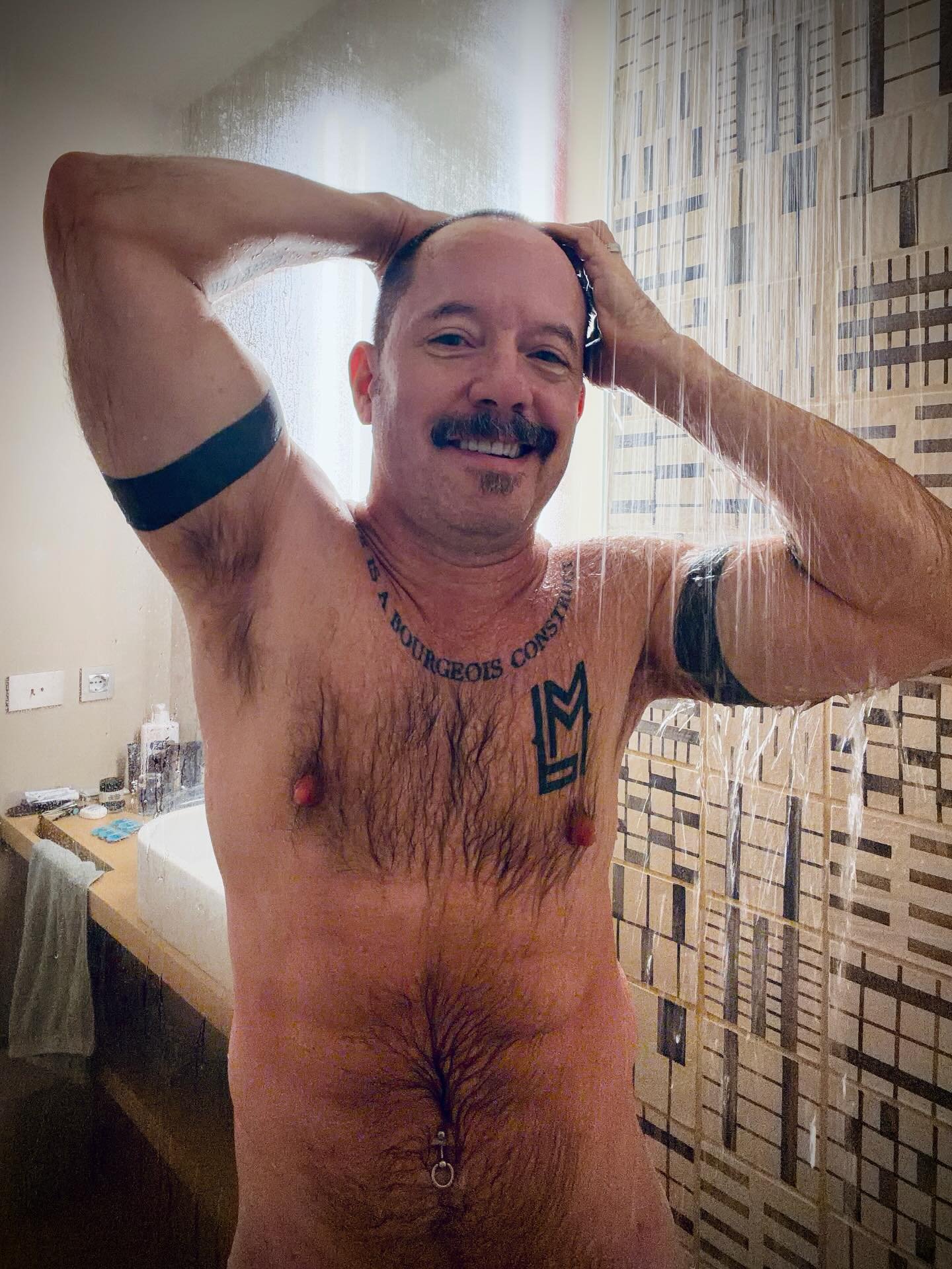 Milano morning routine 🇮🇹🚿🪒😛
-
#milan #italy #shave #morning #morningroutine #goodmorning #shower #travel #lovelife #shaving