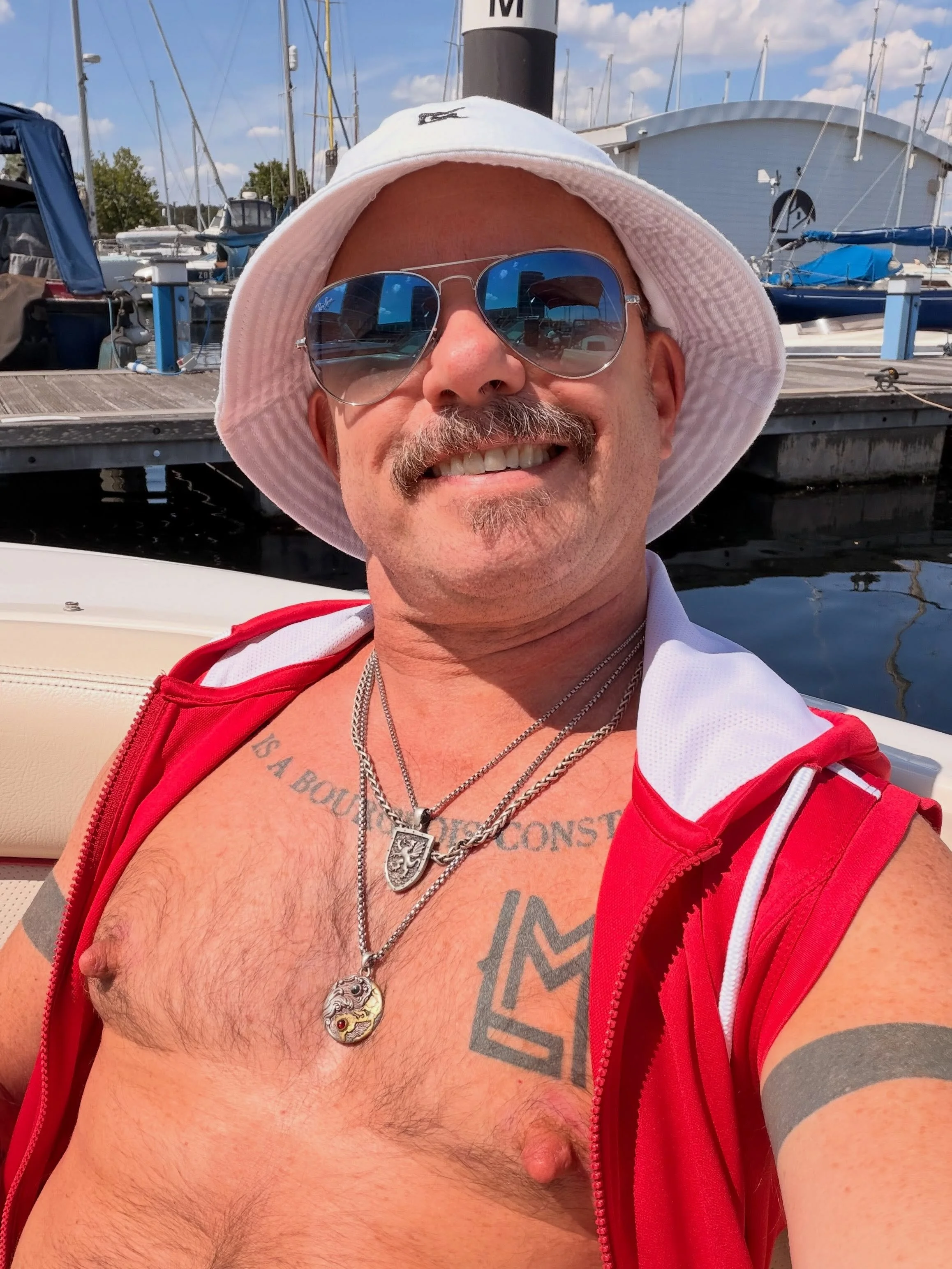 We attempted to enjoy a day out on our boat Johnny Boy today but alas the electrics failed! But we still had a great picnic, sunshine, hot boys (duh) and eventually ice cream 🍦
-
#summer #boat #boatlife #chathammarina
