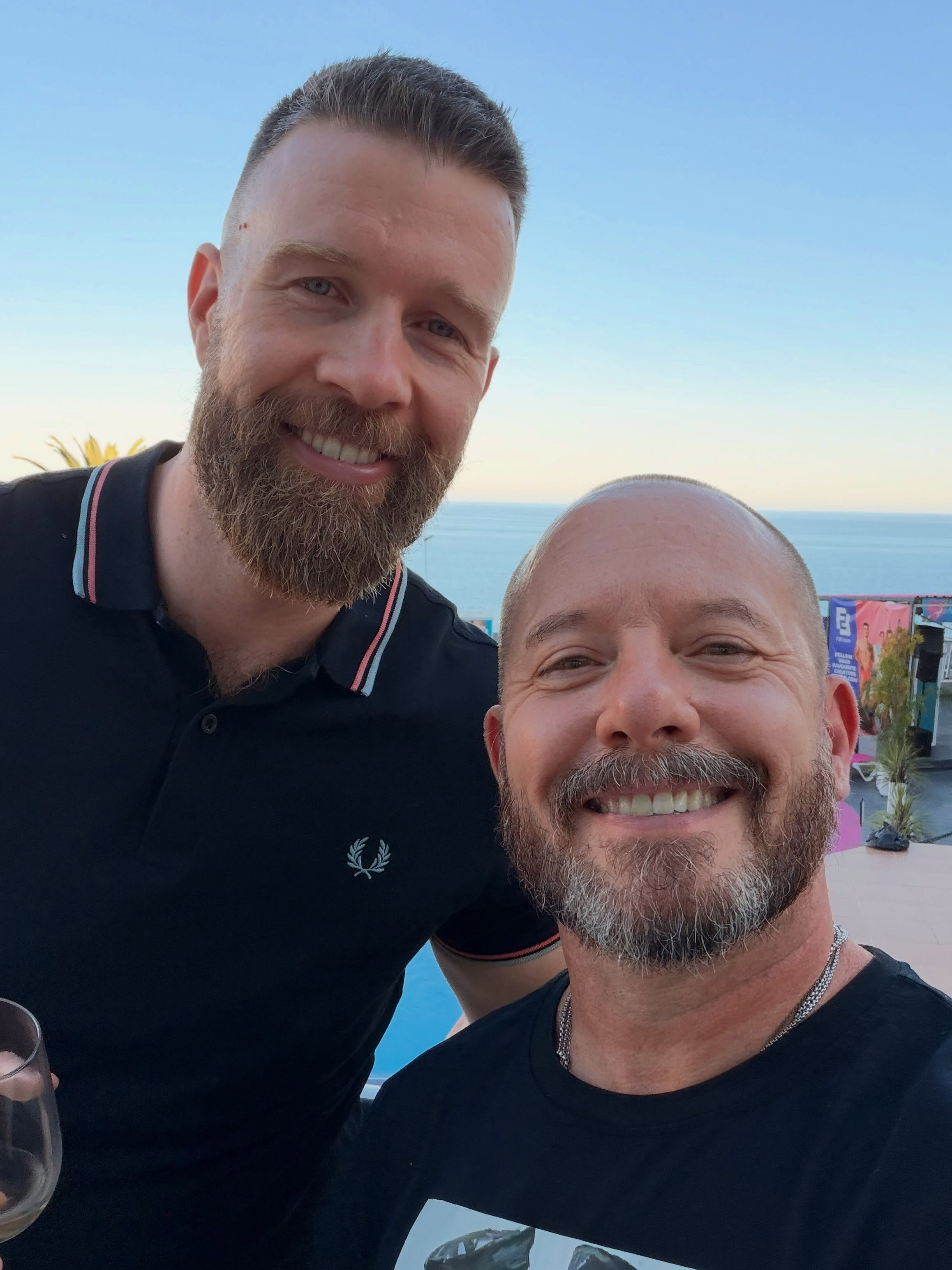 What a fun GAY weekend in Torremolinos, celebrating our wonderful friend Noel&rsquo;s 40th! 🎂🏳️&zwj;🌈🇪🇸 A gregarious gaggle of gays (many handsome ones too!) enjoying late-summer sun, pool time, partying, food and dancing! 🥳🎉 I think the pics 