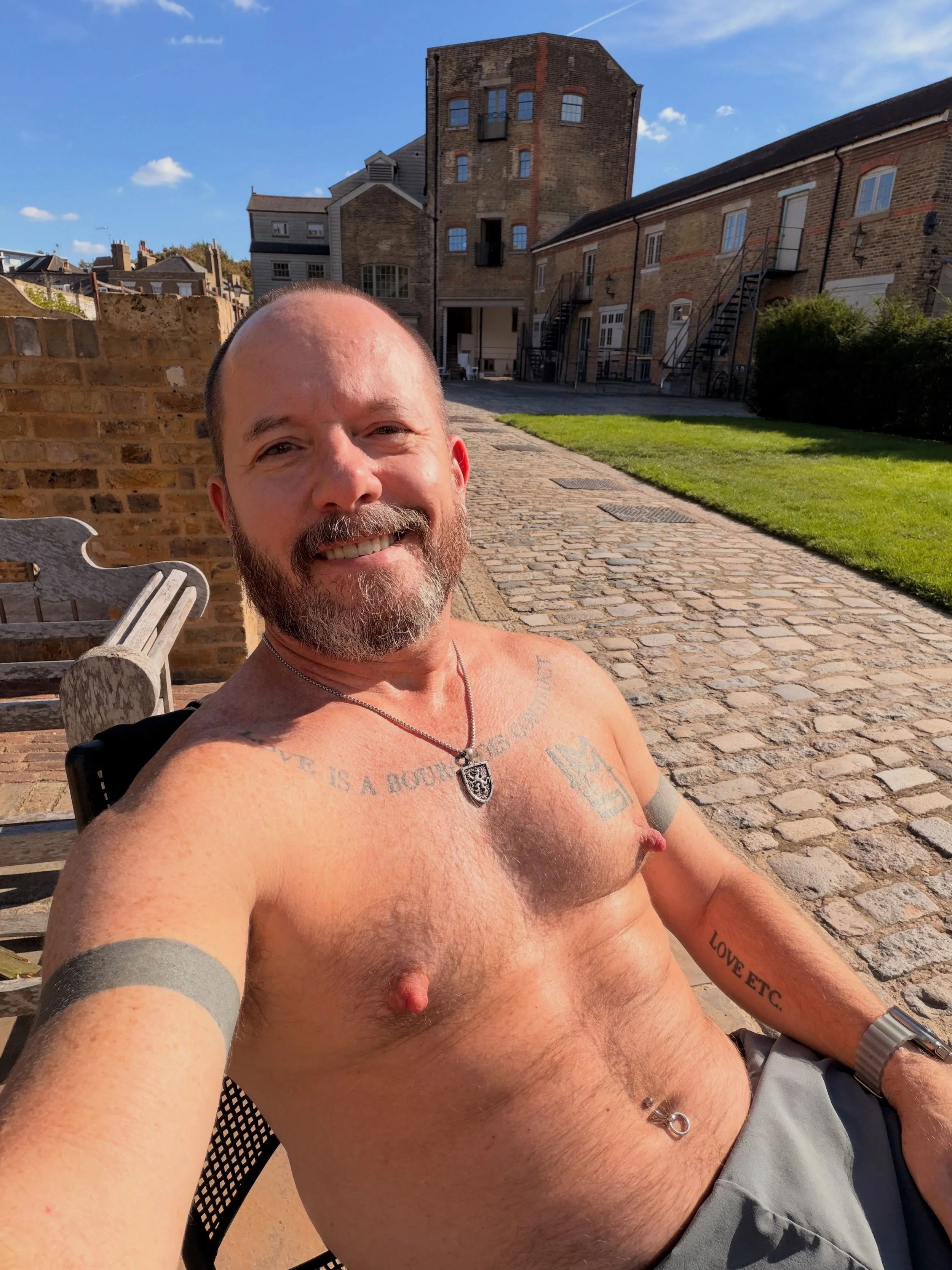 Hanging onto the last sun of a late summer&hellip; ☀️
-
#gay #instagay #latesummer #sun