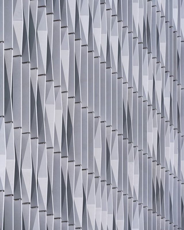 Detail shot of the angular fins decorating the facade of @alliesandmorrison new Michael Uren building at @imperialcollege London. The building will be home to the Biomedical Engineering Research Hub. .
.

#archdaily #archilovers #facadelovers #allies