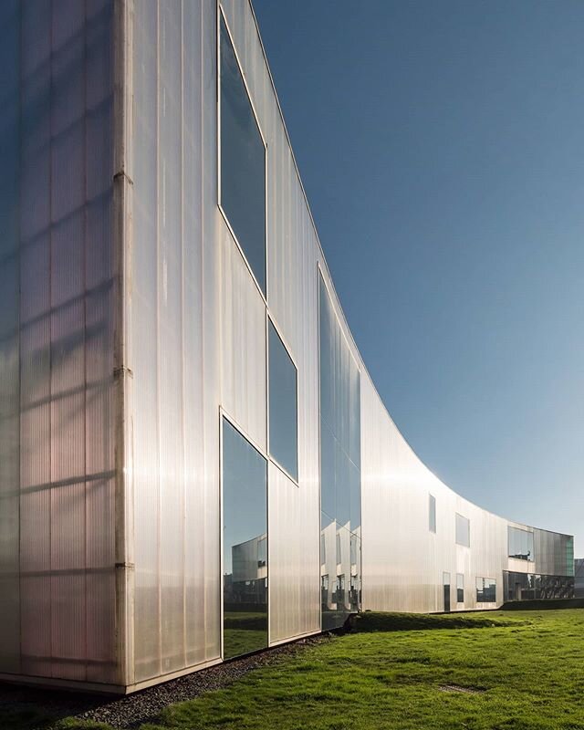 Trinity Laban Conservatoire of Music and Dance by Herzog and de Neuron 2003. .
.

#archdaily #archilovers #herzogdemeuron #trinitylabanconservatoireofmusicanddance #architecture_hunter #archi_features #creative_architecture #icu_architecture #archite