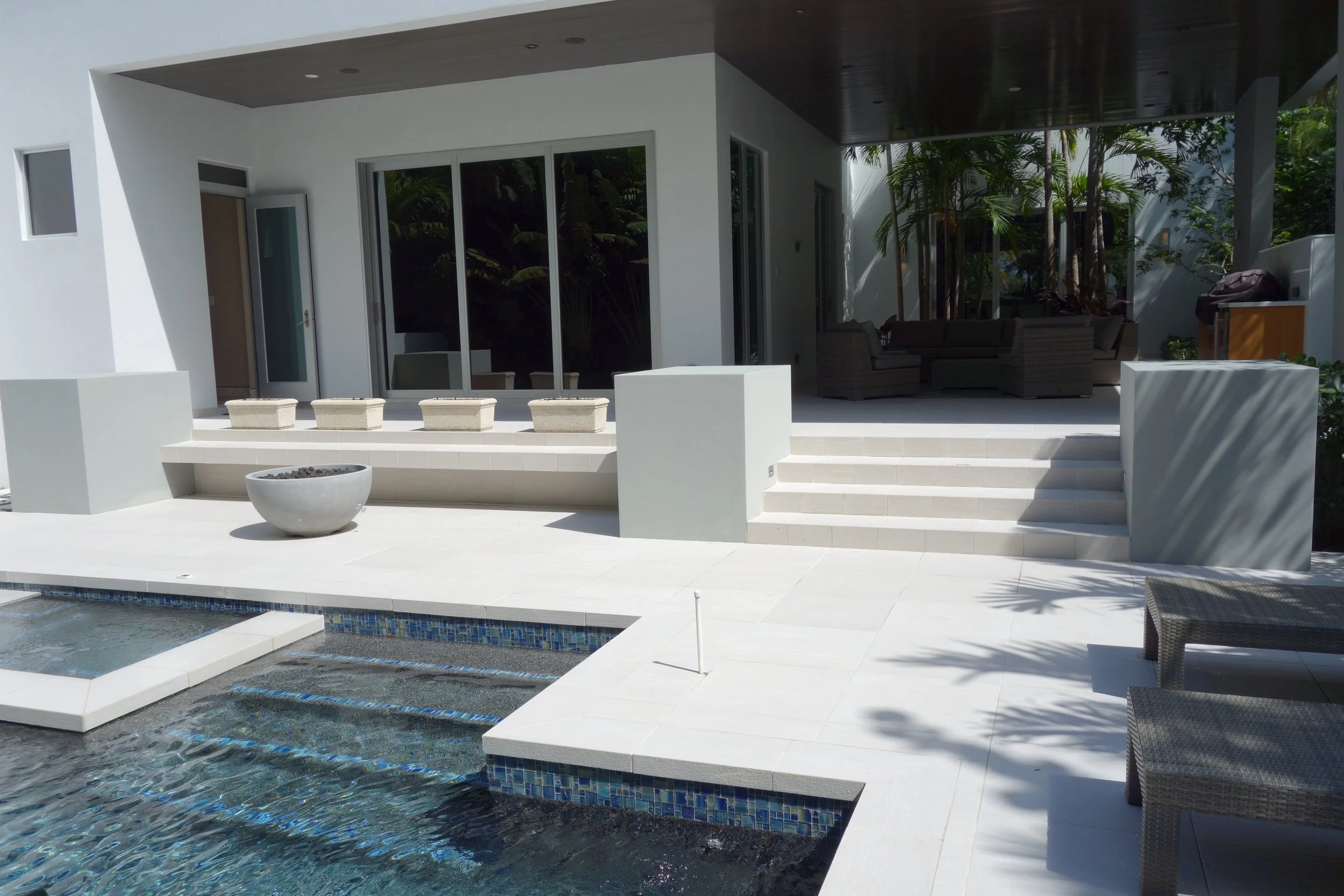 tropical pool area before home remodel contractors on Las Olas