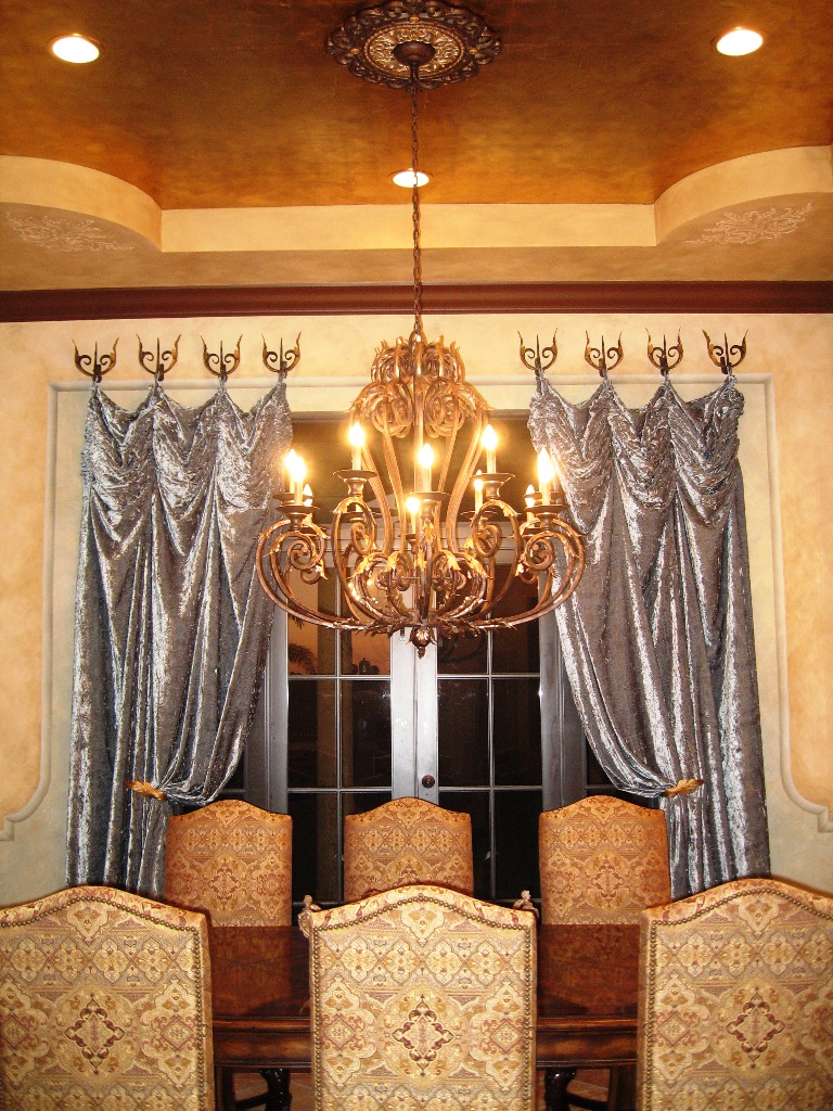 traditional-formal-mediterranean-dining-room-mizner-saint-andrews-country-club-sanctuary-boca-raton-marcus-mars.jpg