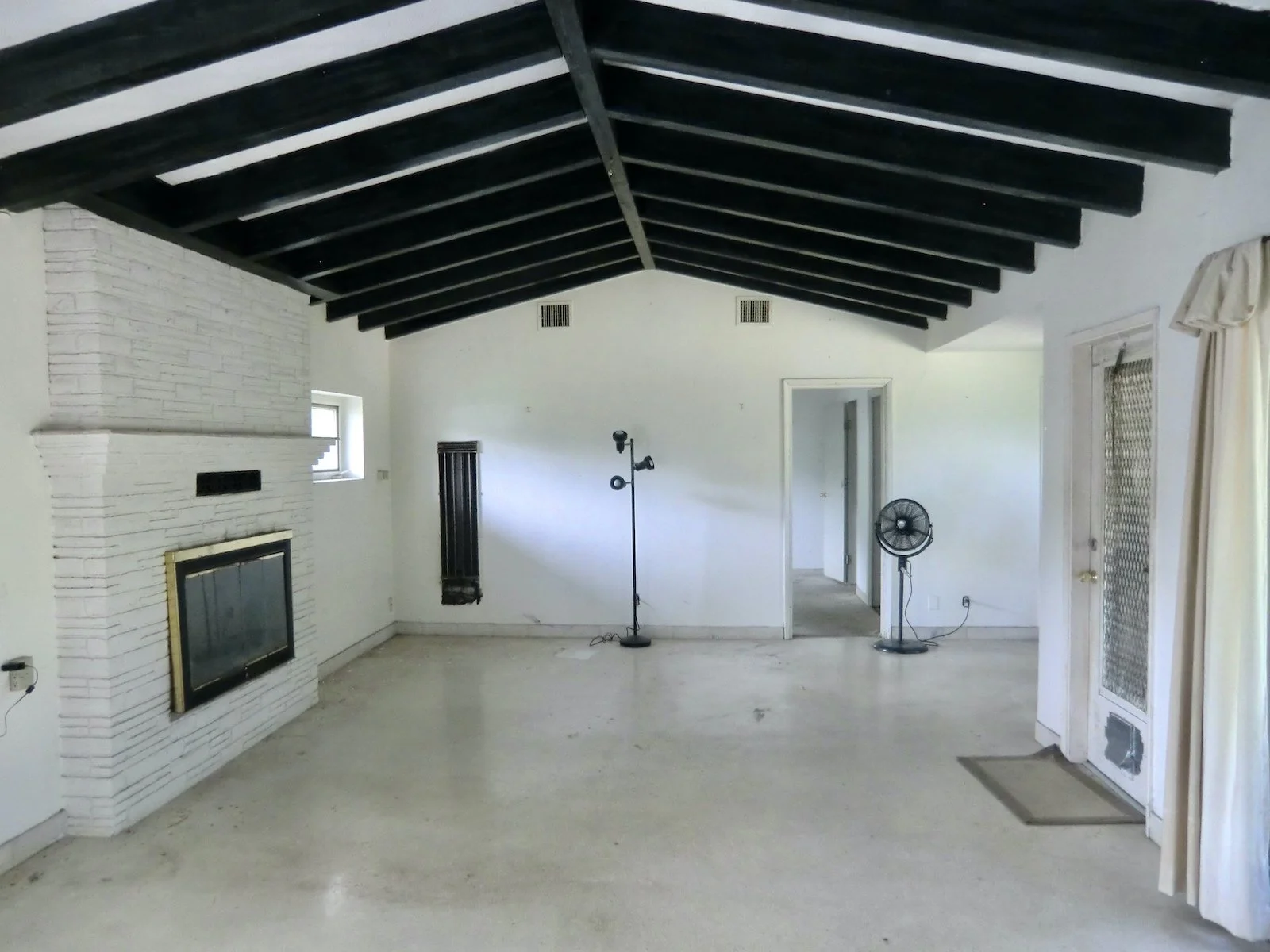 home remodel of living room before picture