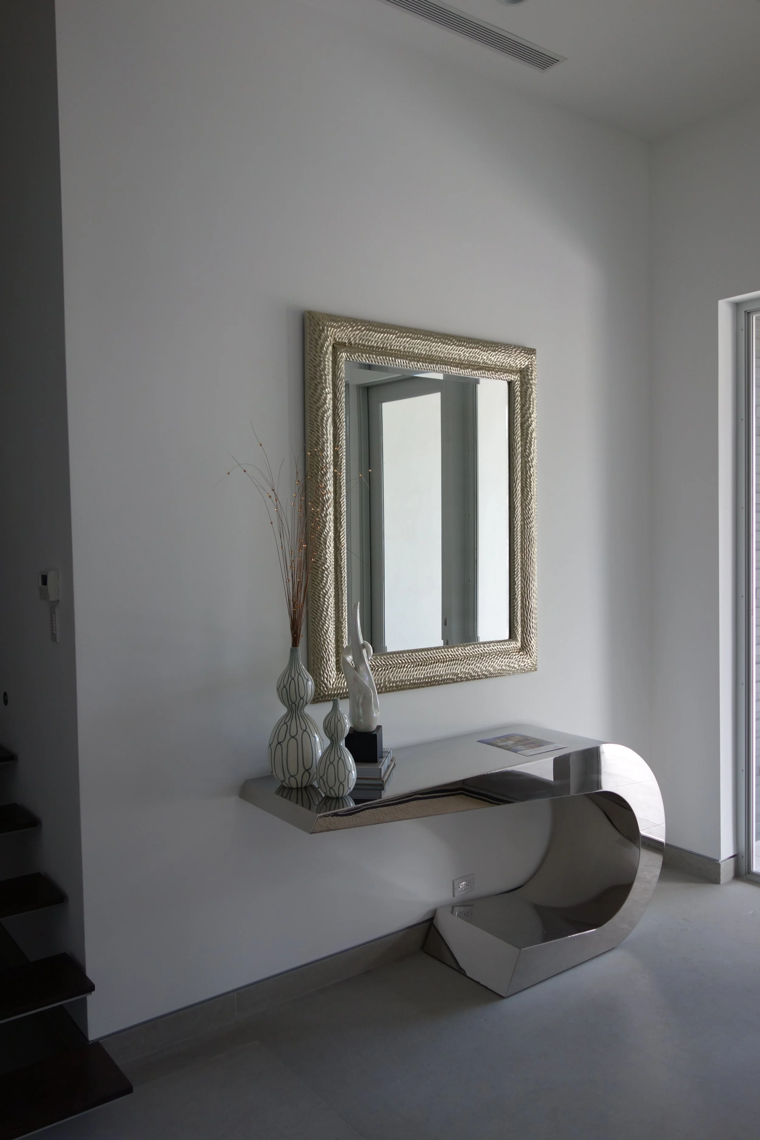 Foyer before home remodeling in Fort Lauderdale