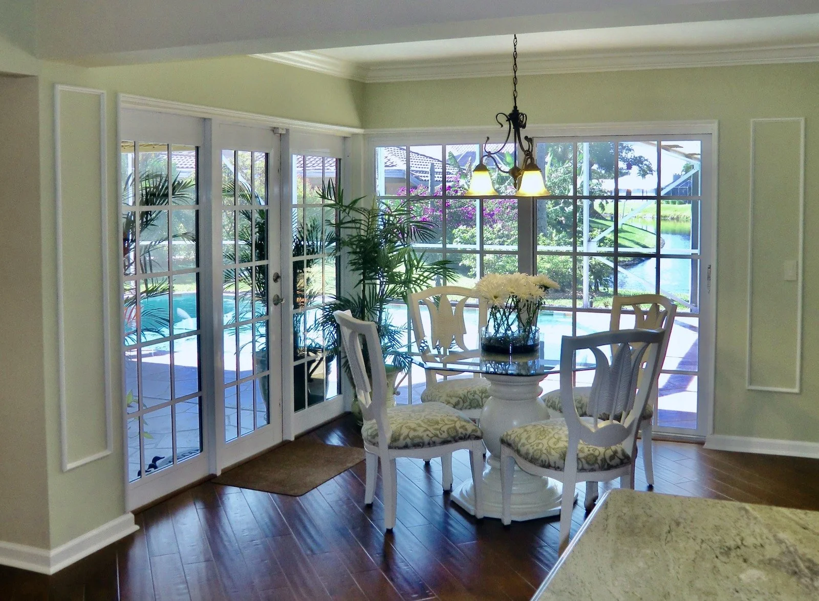 coastal kitchen remodel with garden dinning area