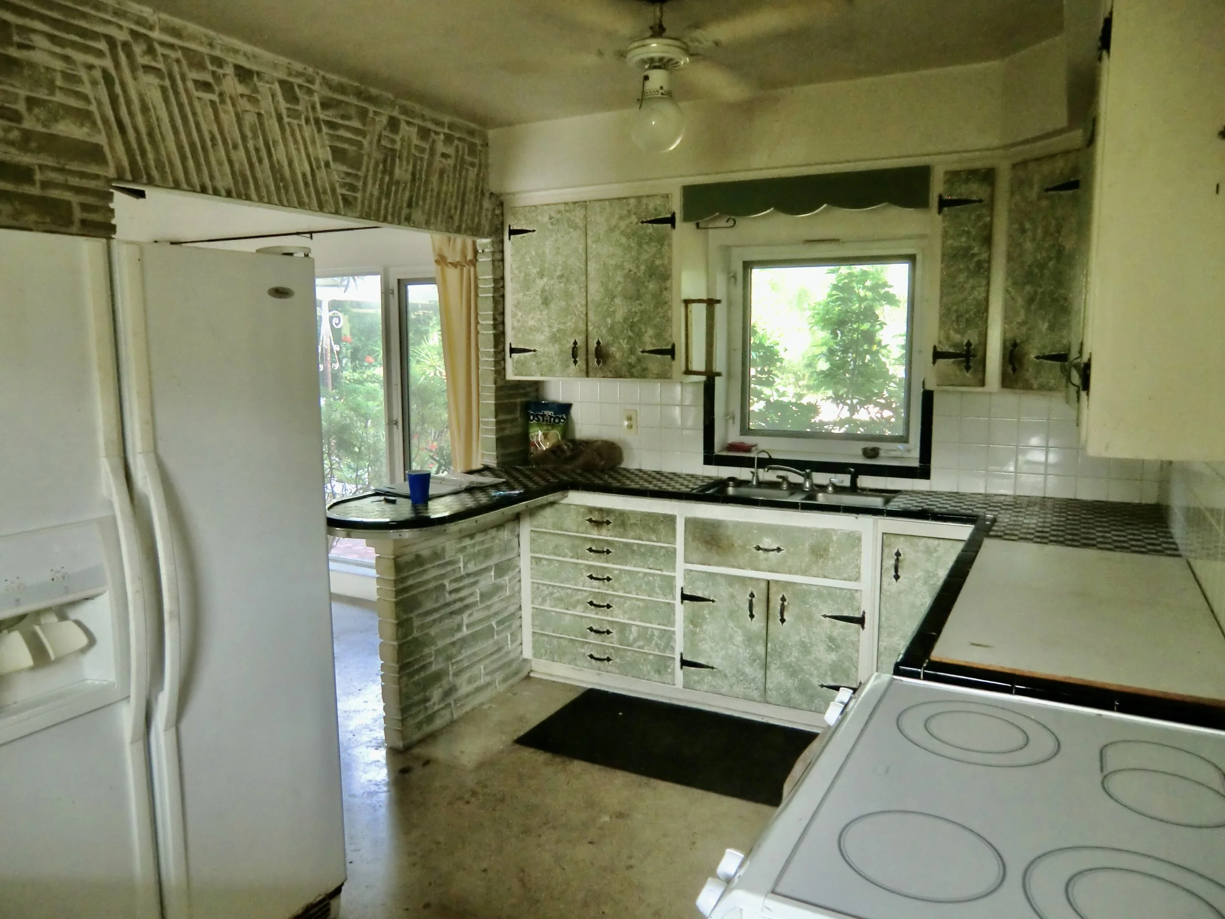 modern kitchen home remodel with custom cabinets in Fort Lauderdale