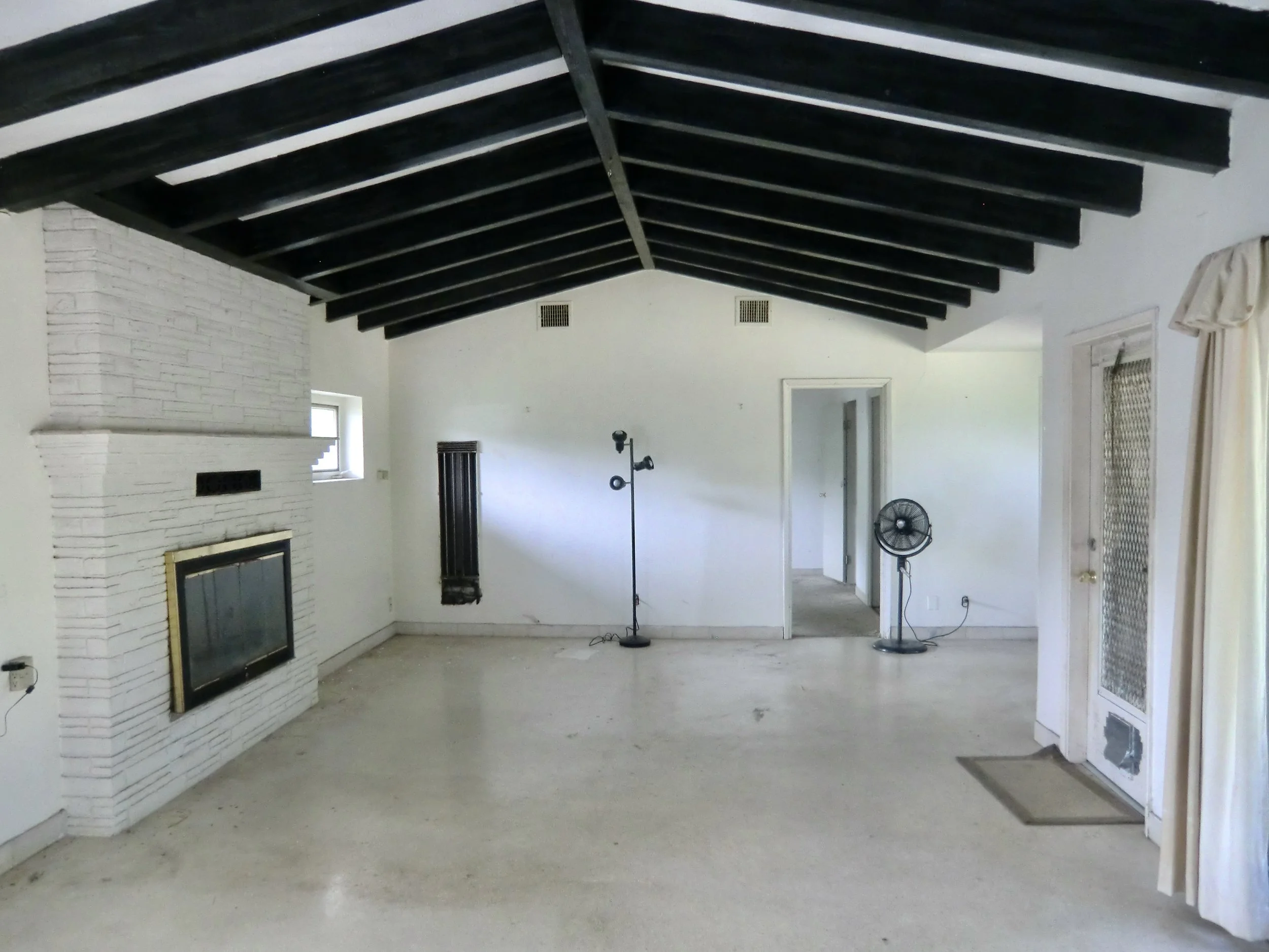 before picture of living room home remodel in Fort Lauderdale