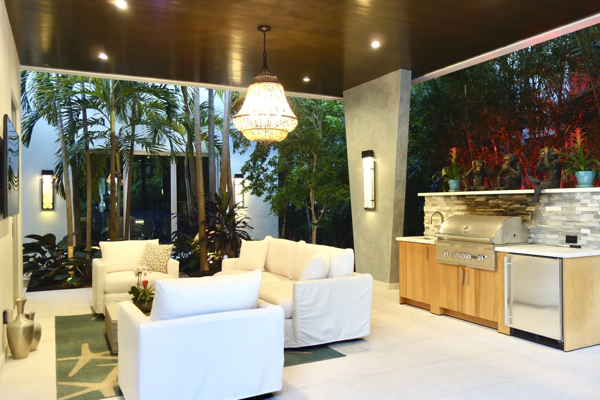 modern zen patio and out door kitchen in Fort Lauderdale