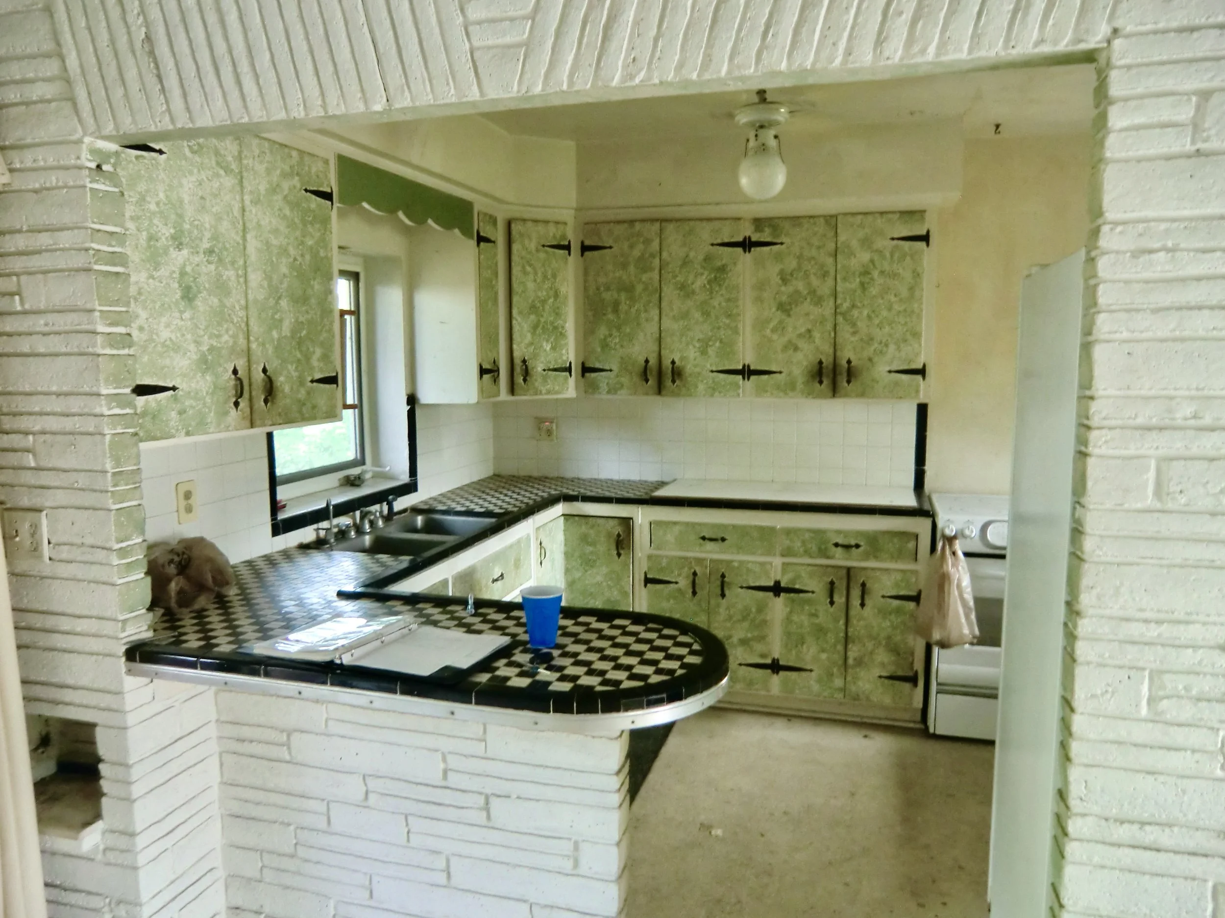 modern kitchen home remodel with custom cabinets in Fort Laudedale