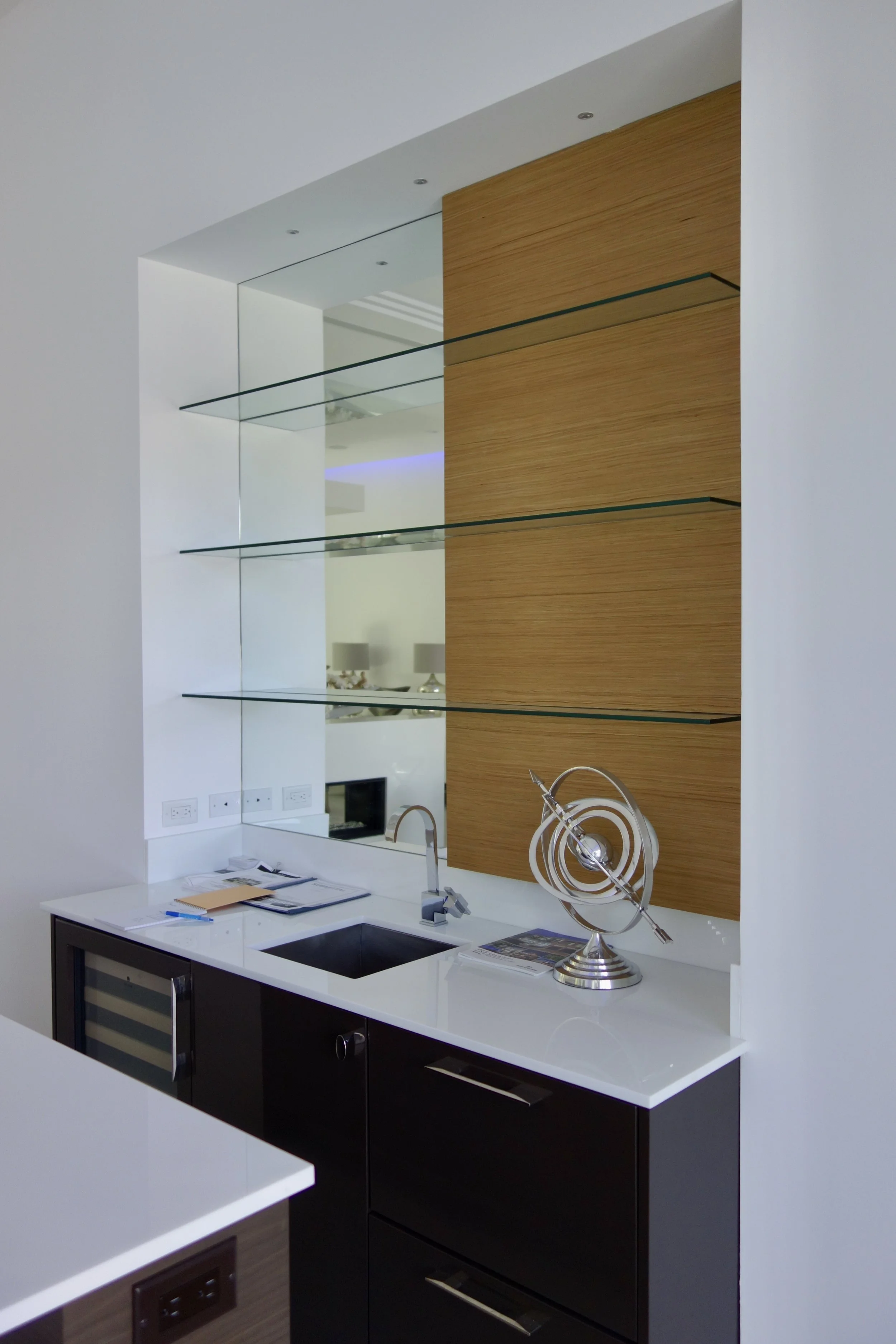 home bar before custom cabinets in Fort Lauderdale