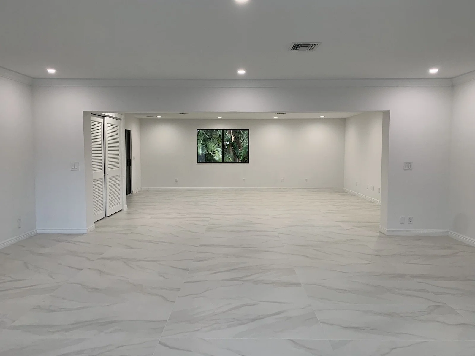 before picture of home remodel and interior design of great room in Fort Lauderdale