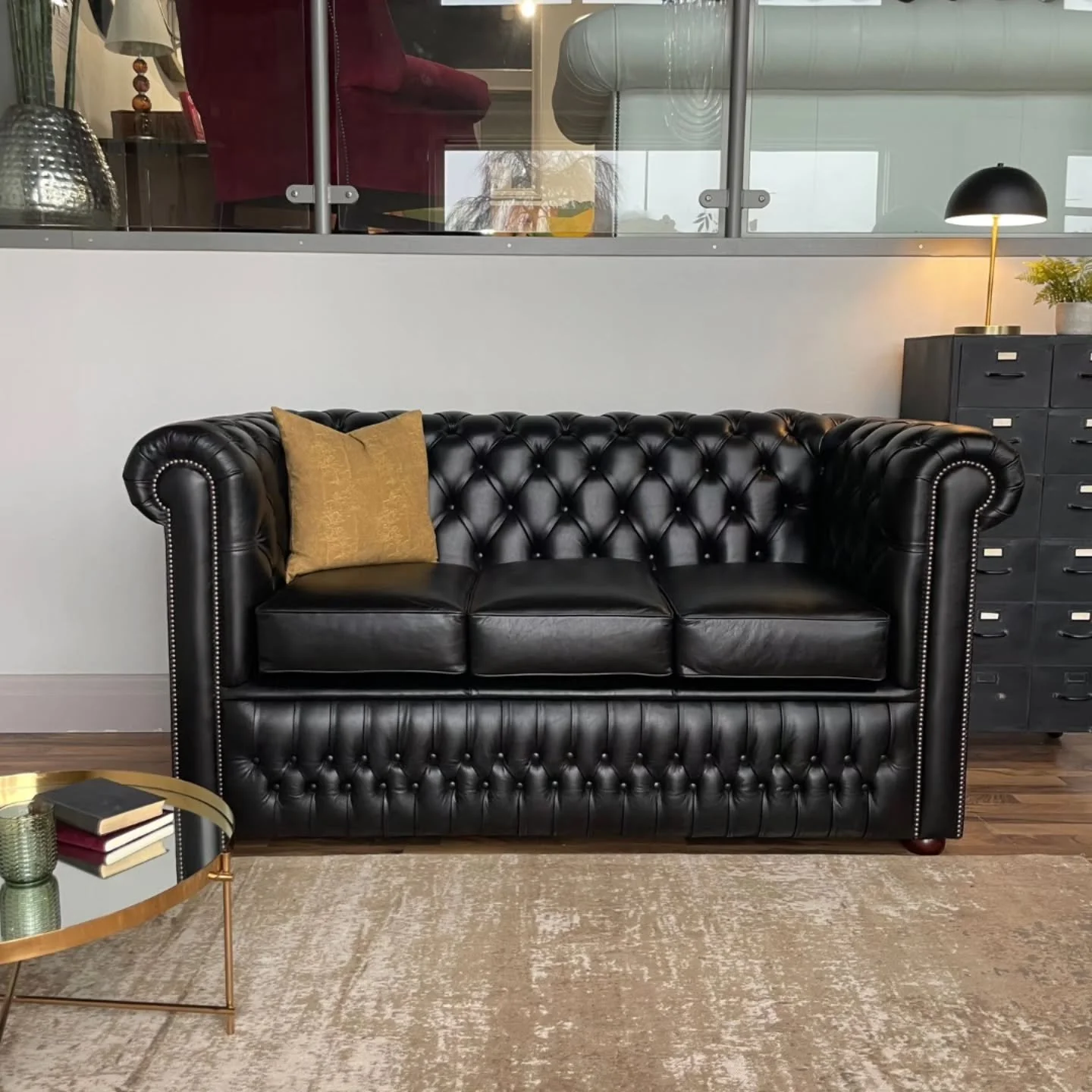 Black Friday is here, and the spotlight is on our black Chesterfields 🖤
Save 30% on our entire Chesterfield collection* of all shapes and colors, handcrafted to order, until December 2nd!
Today’s the day—shop the collection and make yo