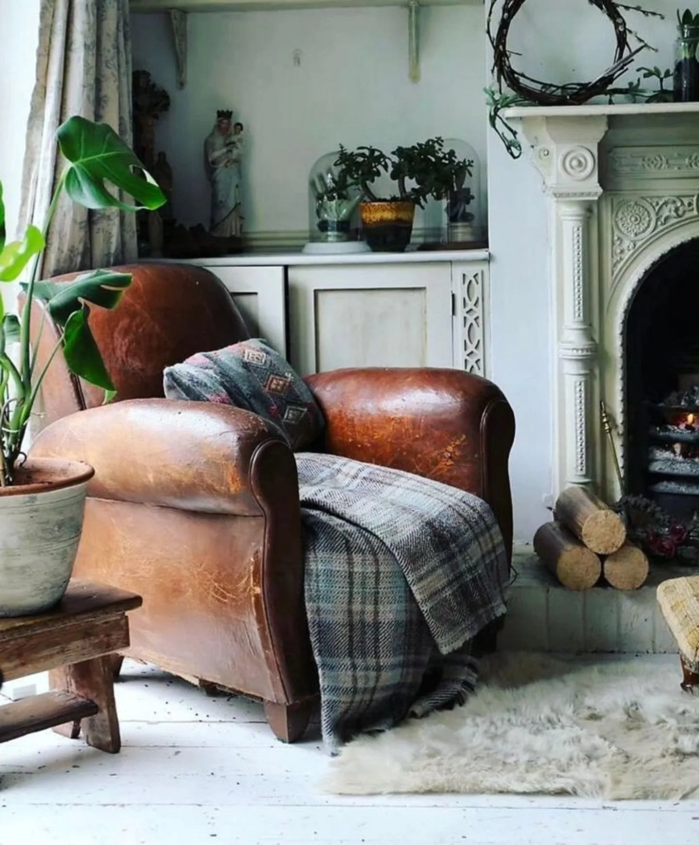 Everyone is dreaming of a comfy spot in the house to unwind after a difficult day at work - at least we sure do!
What if we tell you that you can make your dream come true today? ✨️
Our handcrafted Club Chairs are now 15% OFF, and it is the perfect