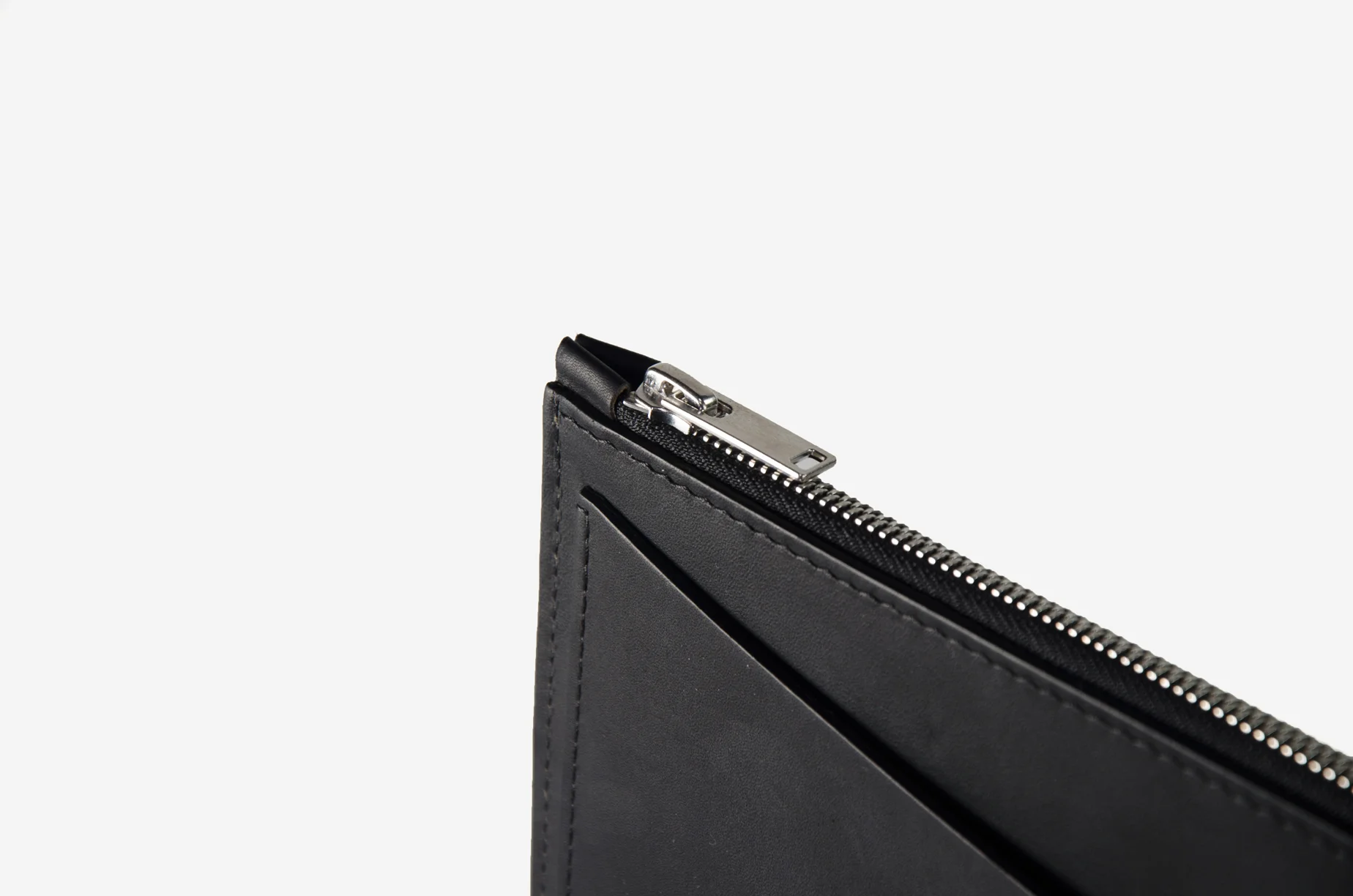 PAMM-01-ZIP-DROIT.jpg