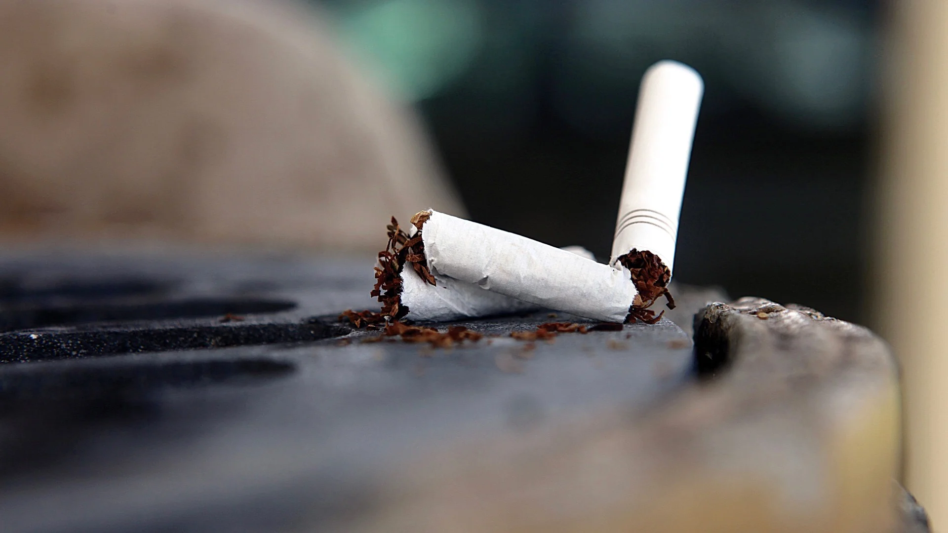 Arret_Cigarette_Big_Mirror_FX.jpg