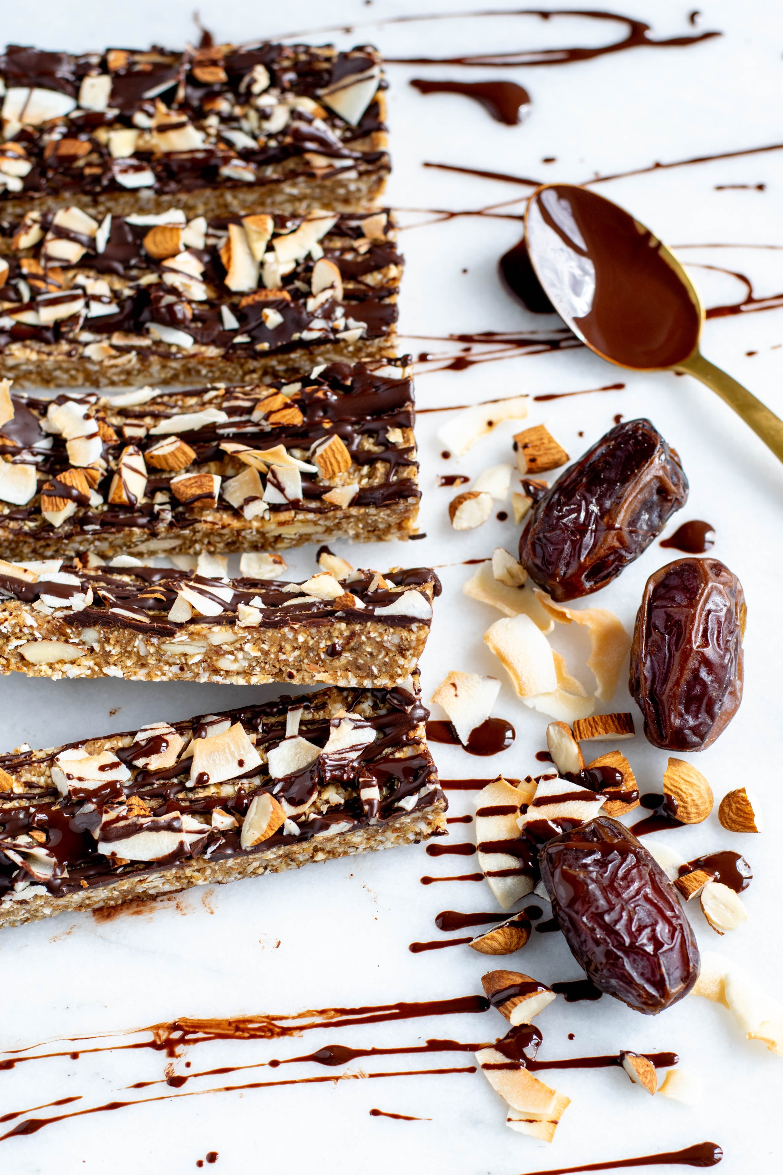 Almond-Date Energy Bars