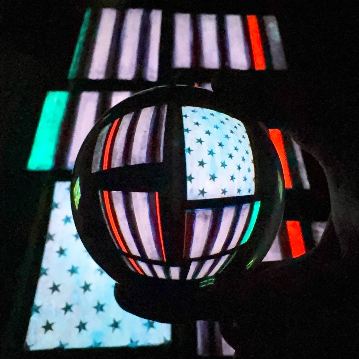Delicately placing each star took patience, downers, and a mellow soundtrack. We got it done.
⭐️💊🎧
.
.
.
#makesomething #studiovibes
#glowart #lensball
#staycreative
🍰