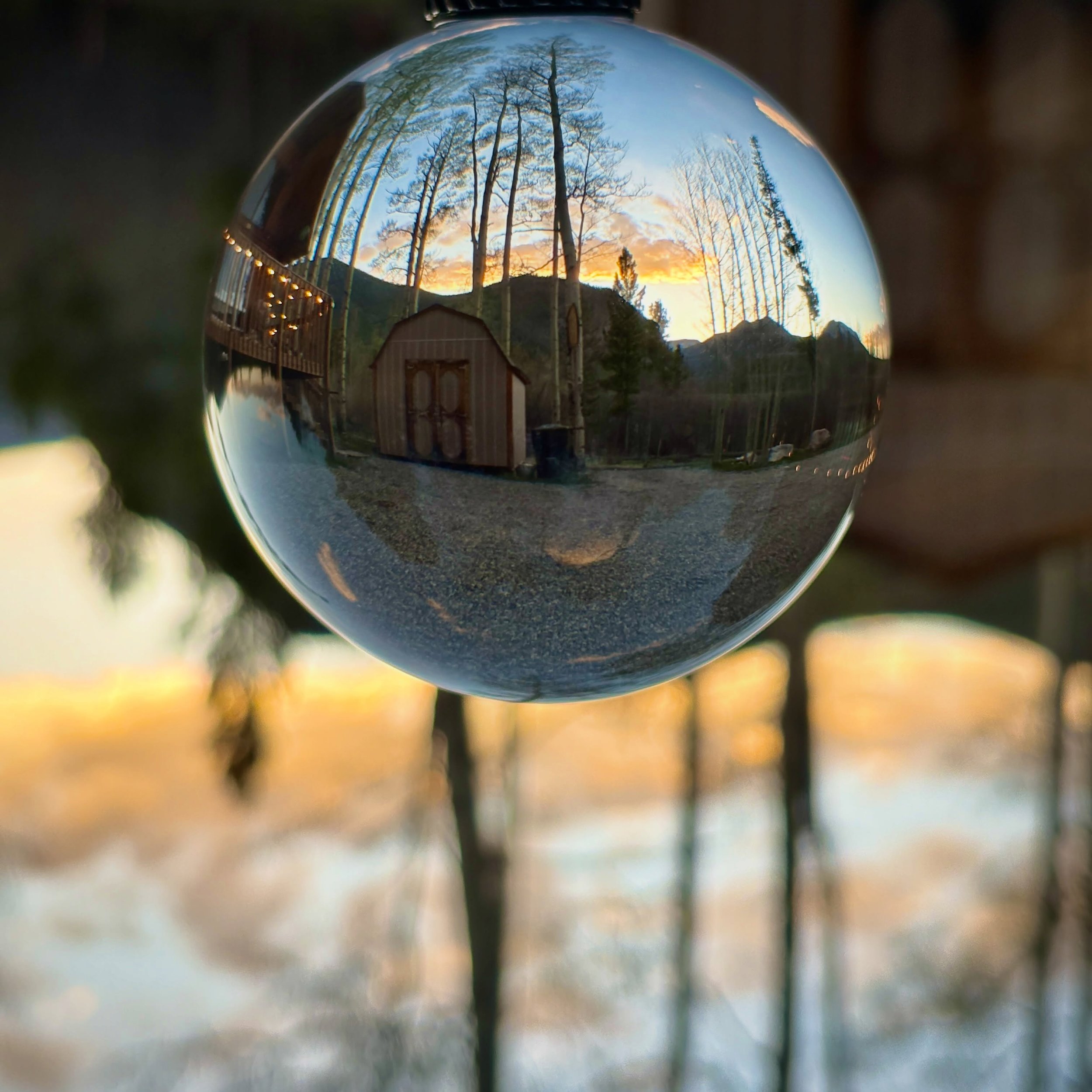 Upside-down is an interesting way to see the world. Scenes from mountain living.
🙃🌄🌎
.
.
.
#gooutside #explore
#lensball #goldenhour
#staycurious
🍰