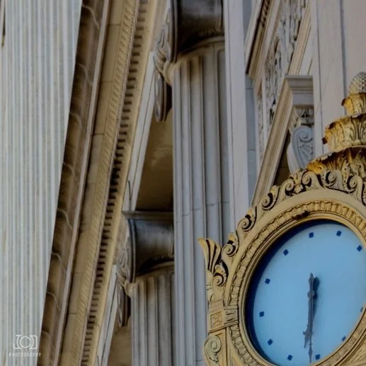 It&rsquo;s 6:31 in #Philadelphia and all is well&hellip;
New Wonder Unleashed post today - Faces of Brotherly Love - visit my blog (link in bio) for the full photo and story.
📣🕰️❣️
.
.
.
#photoblog #makesomething
#clockwatching
#staycurious
🍰