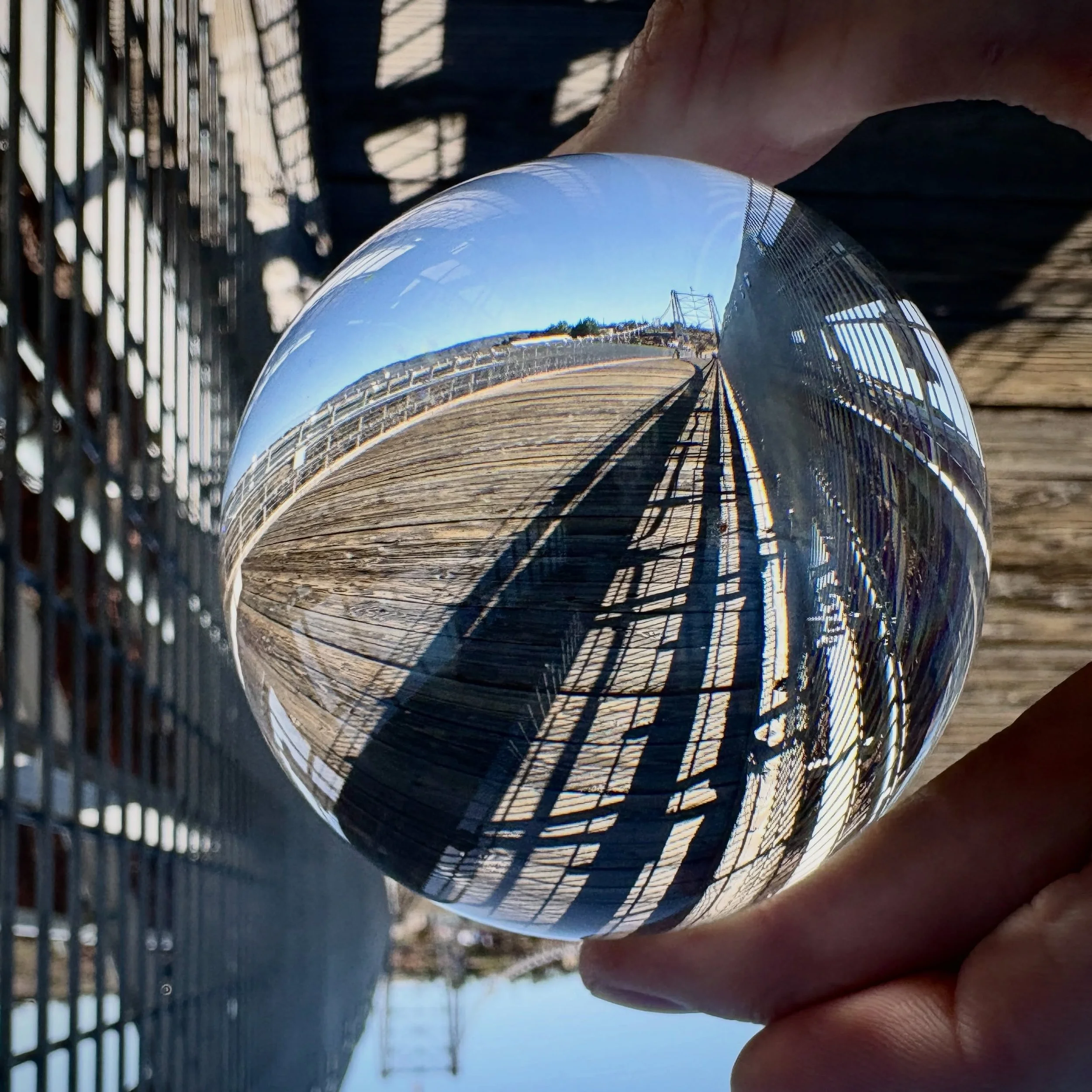Morning light and shadows, you so fine.
🌞⚫️🌎
.
.
.
#royalgorgebridge #lensball
#explore #builttoroam
#staycurious
🍰
