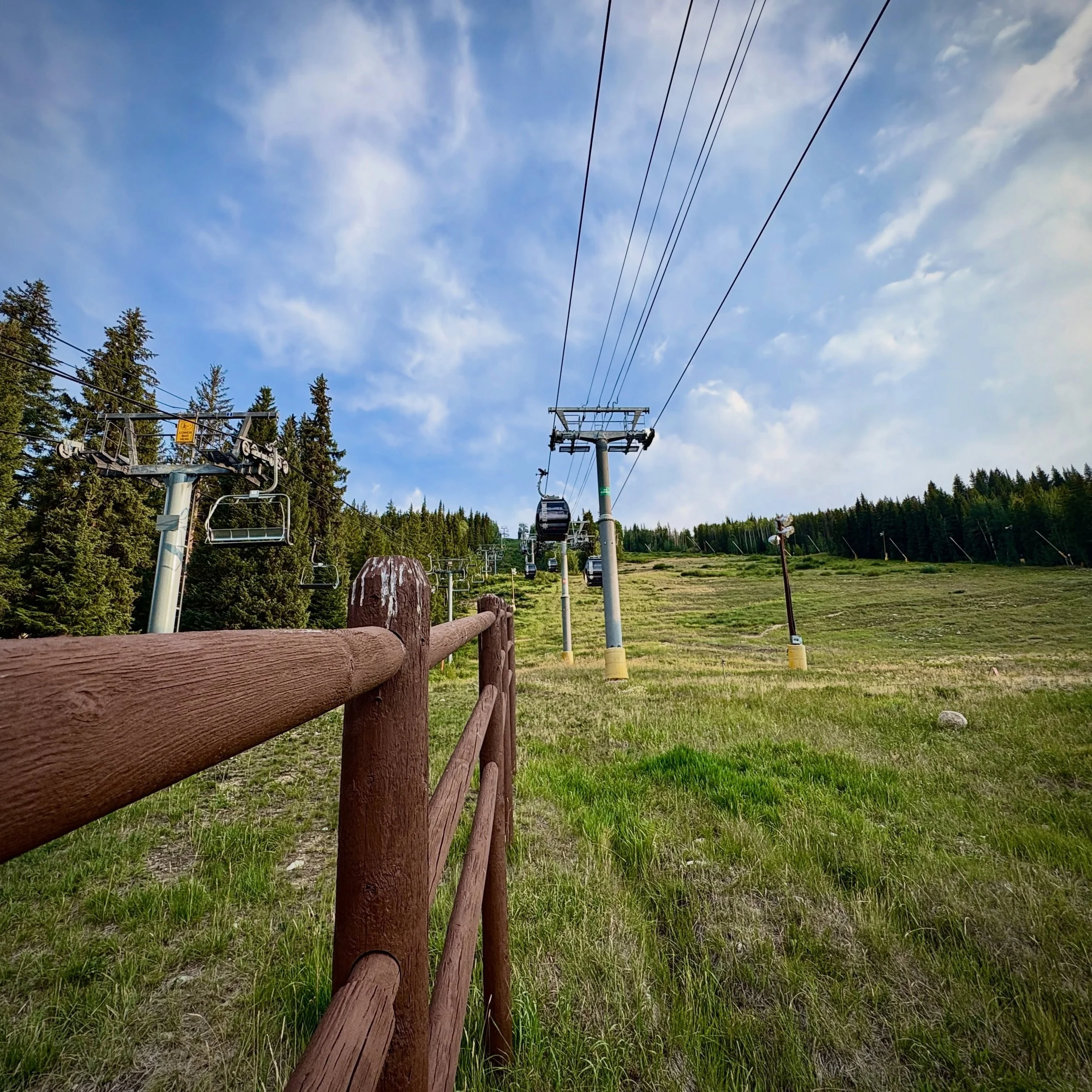 Putting in my mental reps. Pretending I&rsquo;m the gondola. The season is just around the corner.
💭🏔️🎿
.
.
.
#winteractivites #colorado
#keystoneresort #summer
#staycurious
🍰