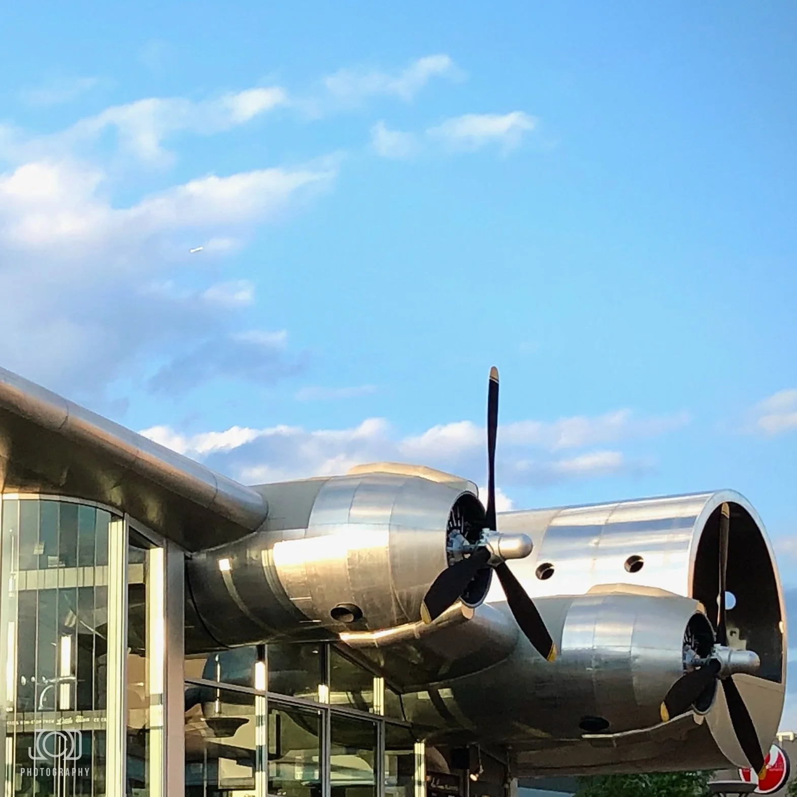 It&rsquo;s an ice cream shop with a 75 ft wingspan.
Read all about it on this week&rsquo;s Wonder Unleashed. Link in bio.
🏡✈️🍨
.
.
.
#centralparkdenver #colorado
#stapleton #stapletonairport
#staycurious
🍰