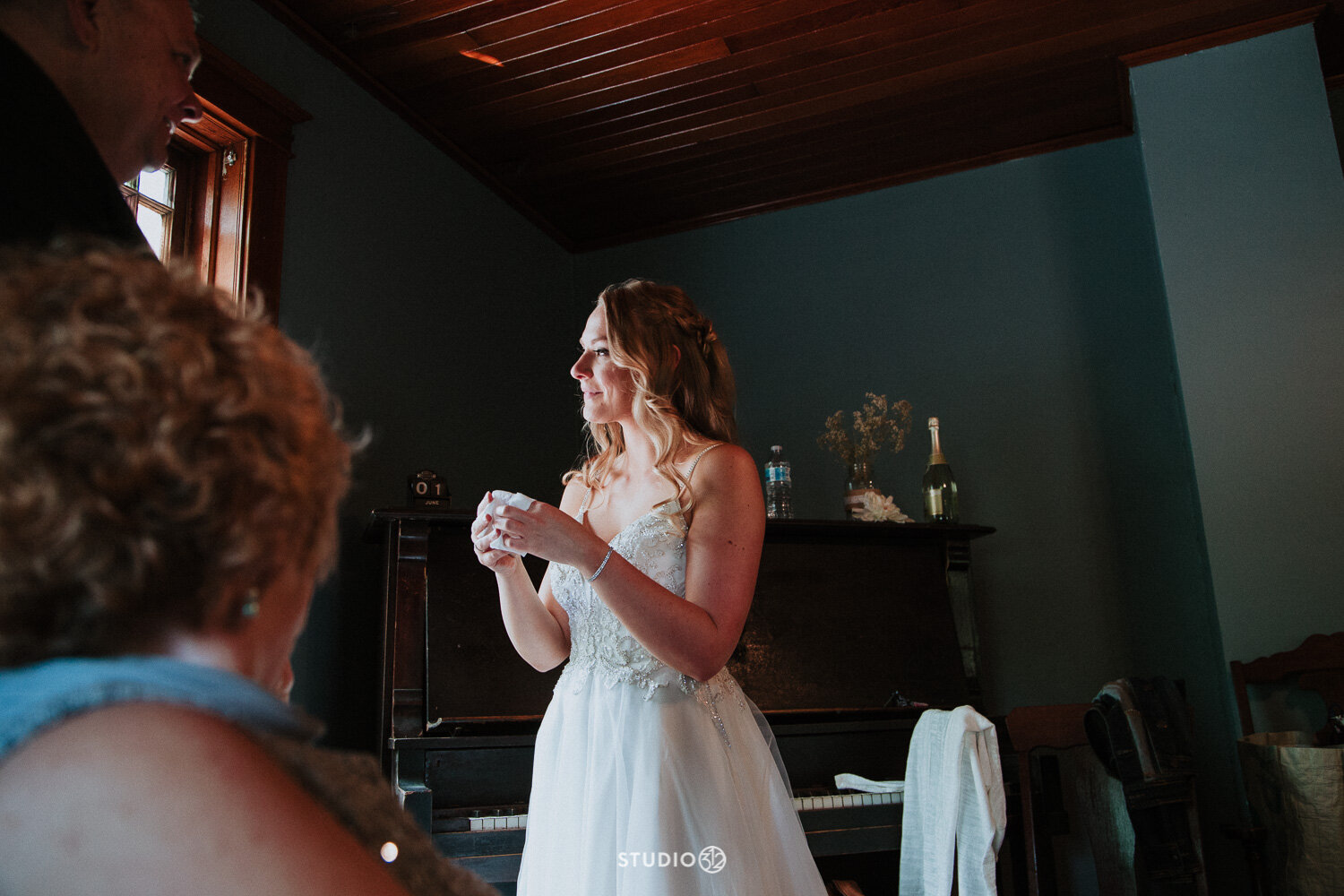 Studio-312-Photographer-Wedding-Evergreen-Village-Riley-Kaitlyn-Winnipeg-Wedding-18.jpg