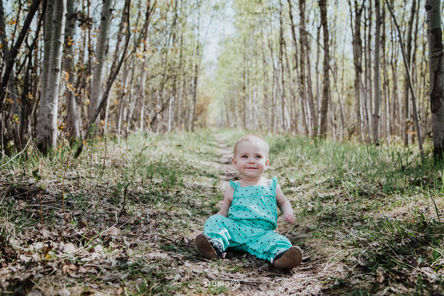 Studio-312-Photographer-Family-Session-Assiniboine-Forest-Winnipeg-Photographer-19.jpg