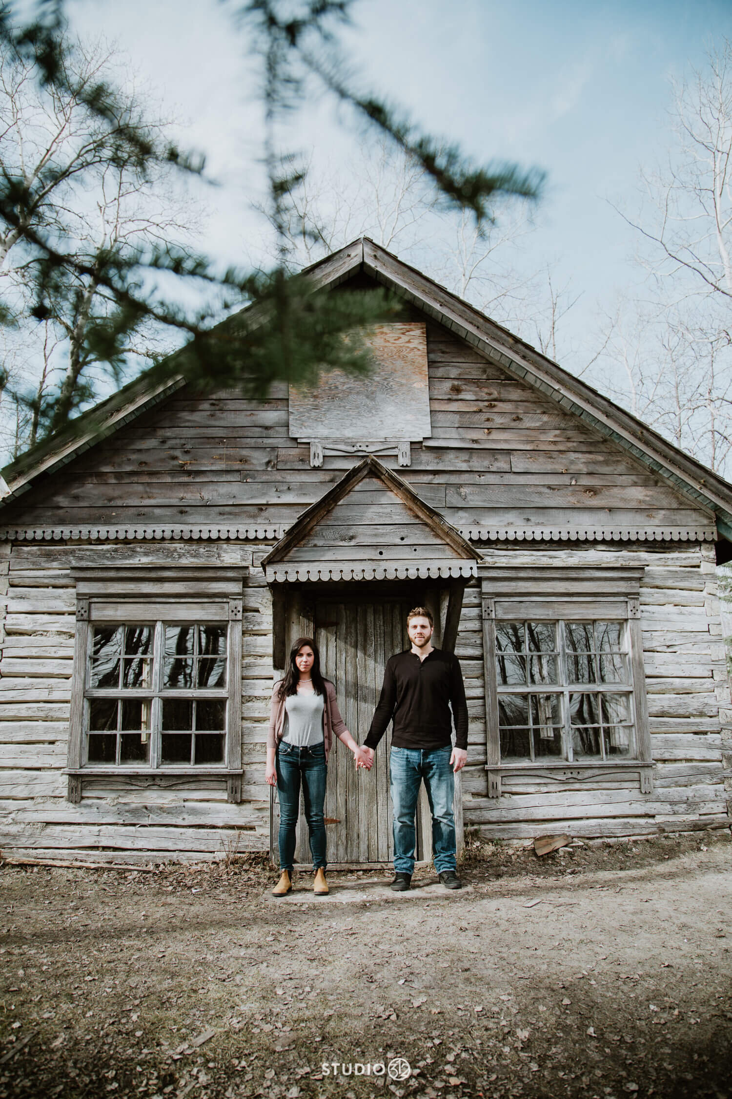 Studio-312-Photographer-Engagement-Session-Birds-Hill-Homestead-Engagement-Winnipeg-Photographer-15.jpg