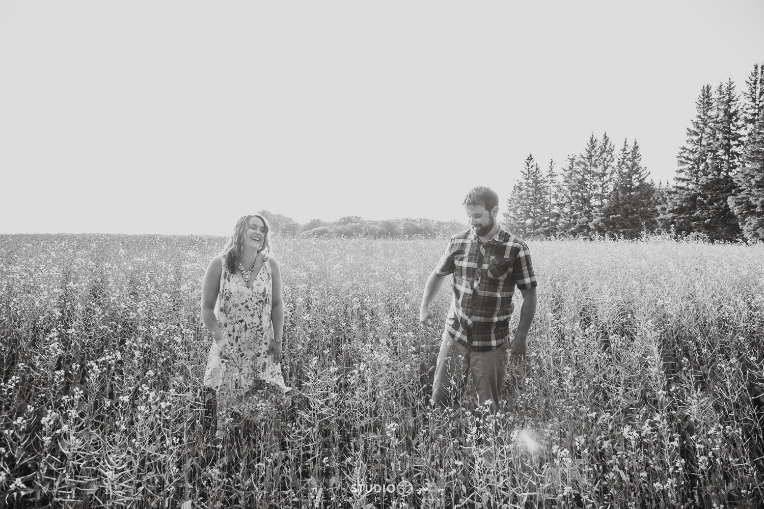 Studio-312-Photographer-Engagement-Session-Farm-Engagement-Winnipeg-Photographer-6.jpg