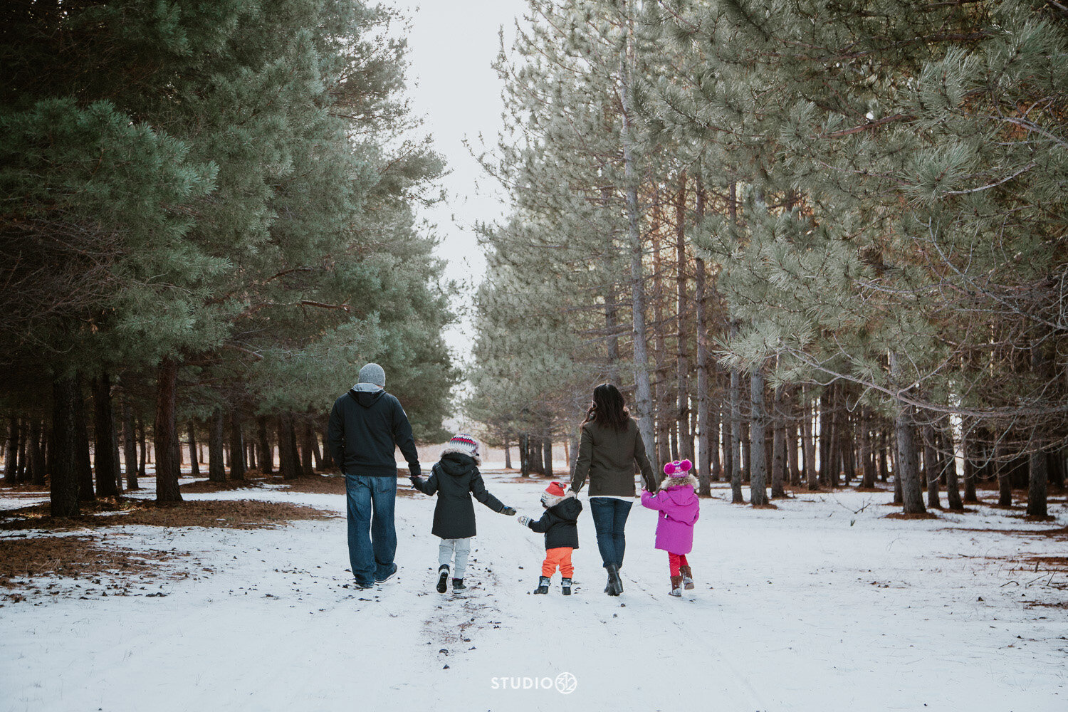 Studio-312-Photographer-Family-Session-Tree-Farm-Winnipeg-3.jpg