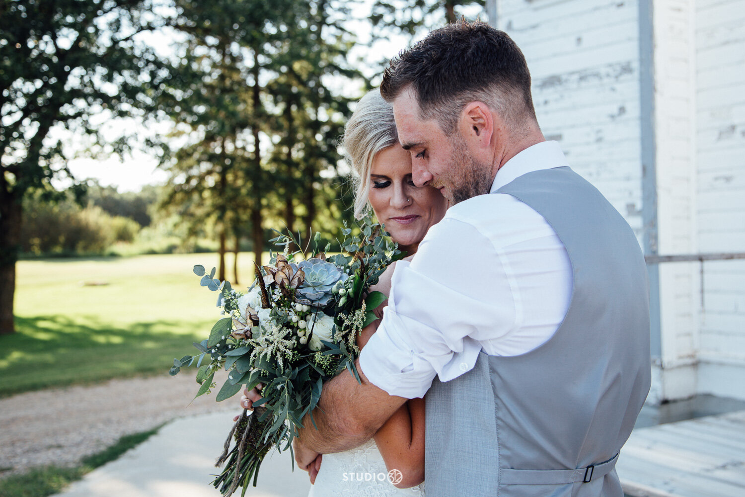 Studio-312-Photographer-Wedding-Southern-Manitoba-Farm-Winnipeg-Photographer-56.jpg