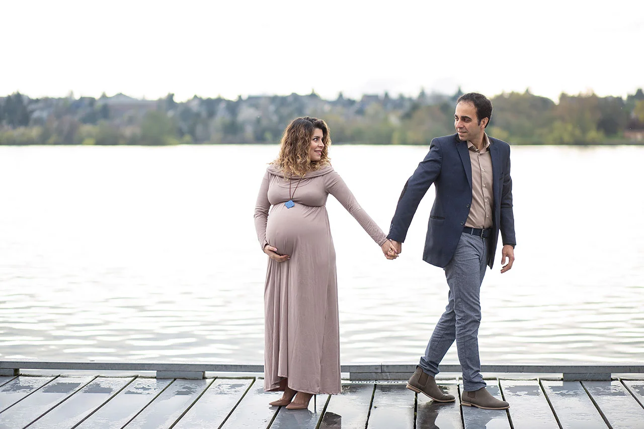 Maternity Photos at Green Lake Seattle - Spring cherry blossom m