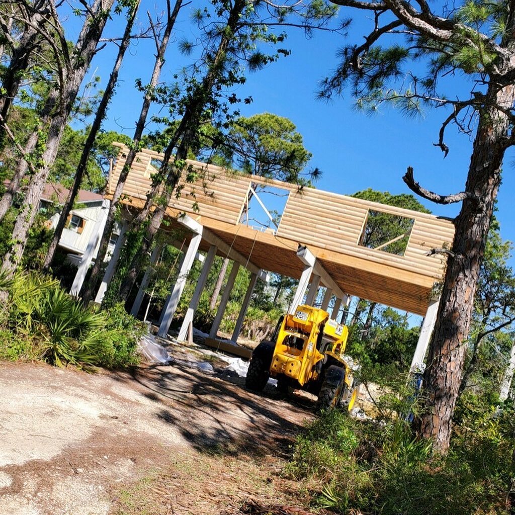 And just like that, in 5 days, this stunning cypress log home went from floor trusses to having all of the wall logs stacked! 1 step for a log home eliminates 6 steps in a conventionally framed stick built home.  1-framing
2-insulation 
3-exterior sh